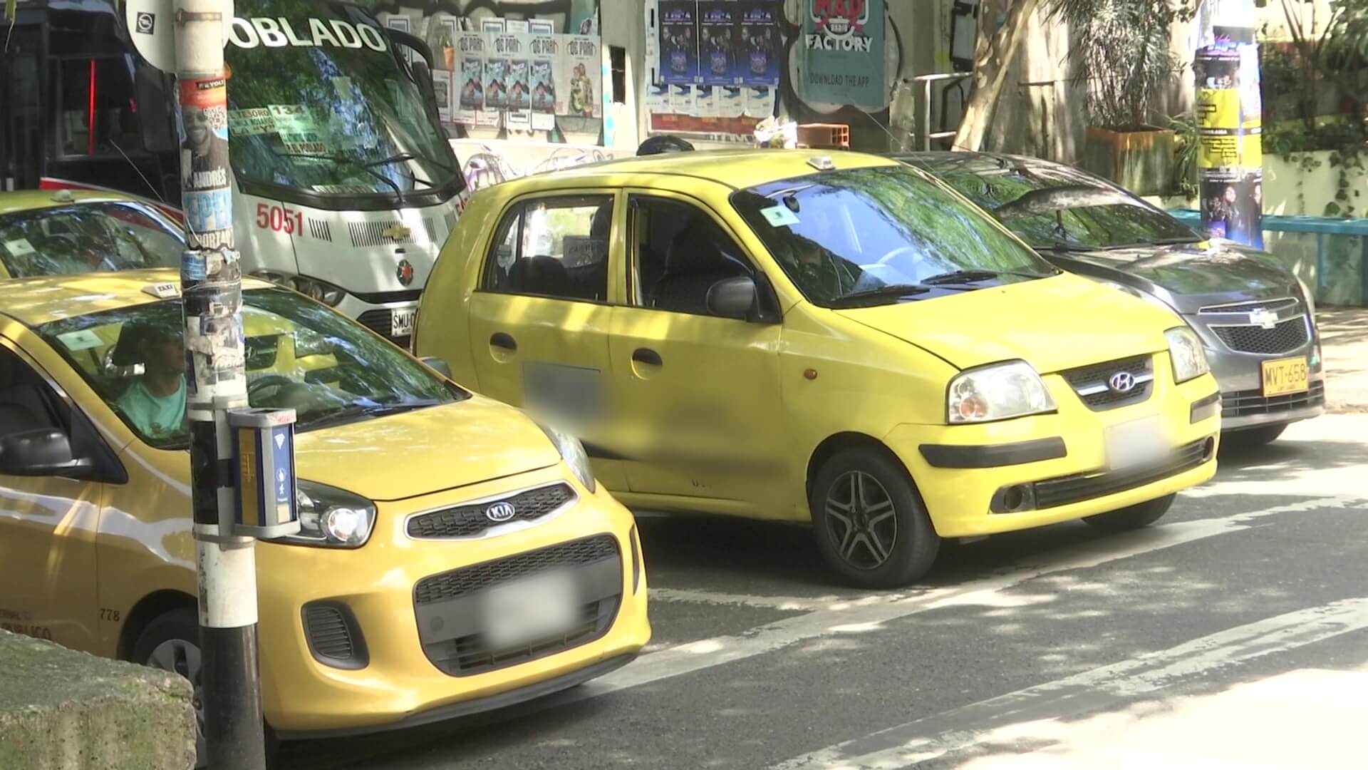 Piden frenar cobros abusivos de taxistas