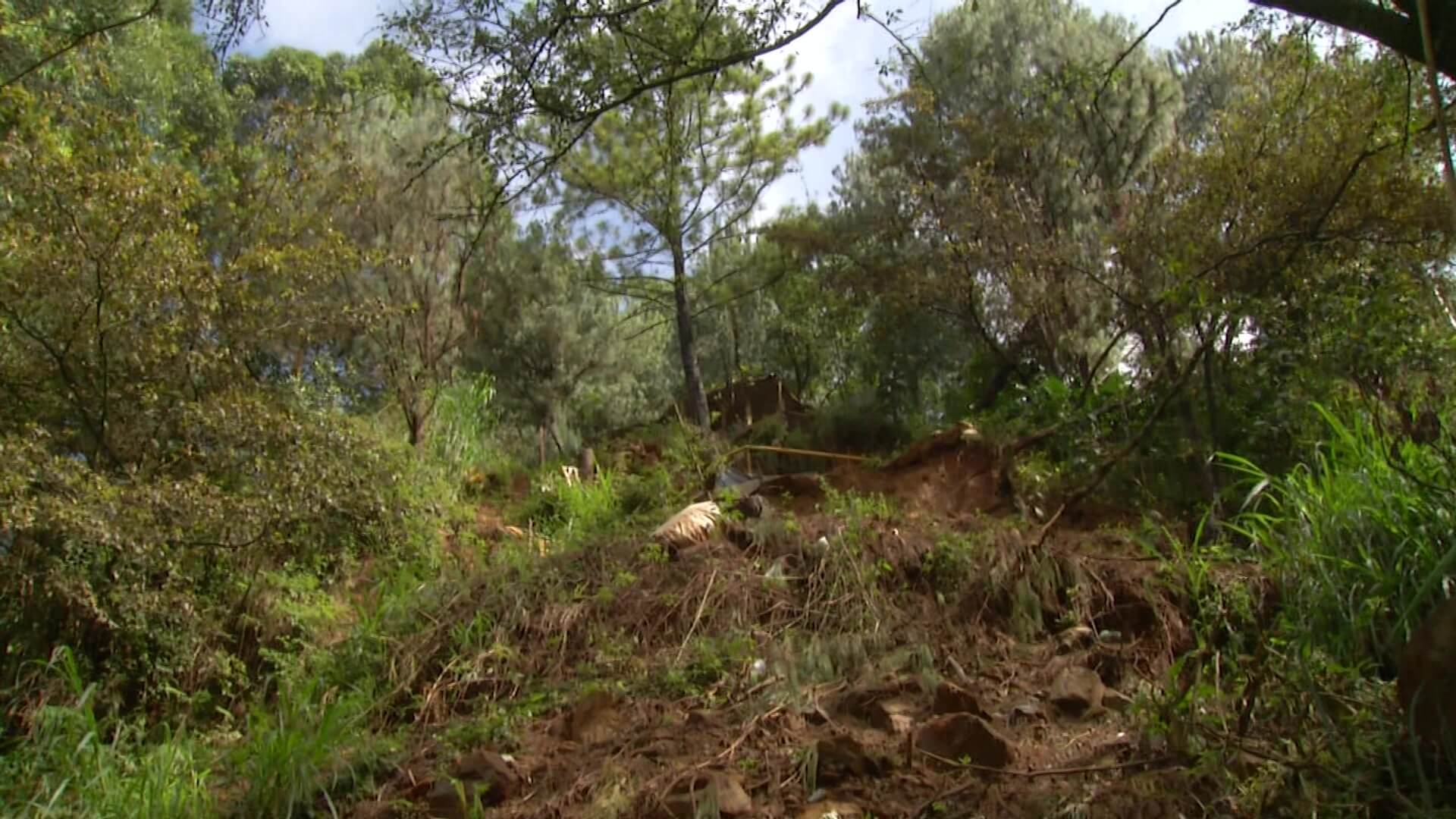 Piden mitigar alud de tierra en Caicedo