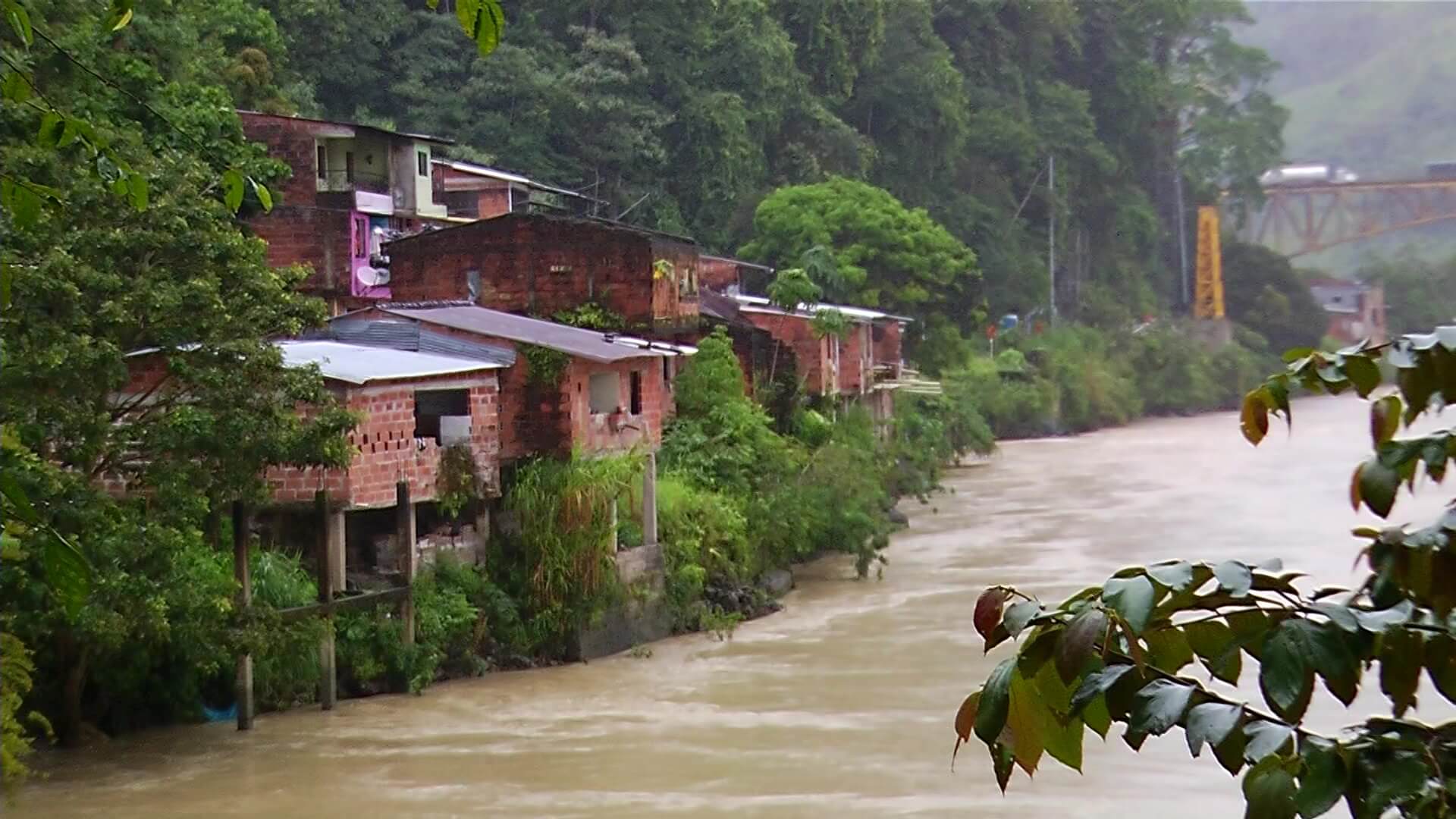 Evacuar población aledaña a Hidroituango: Petro