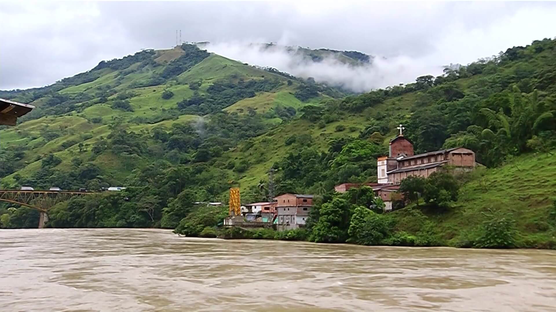 Familias evacuan por miedo a Hidroituango