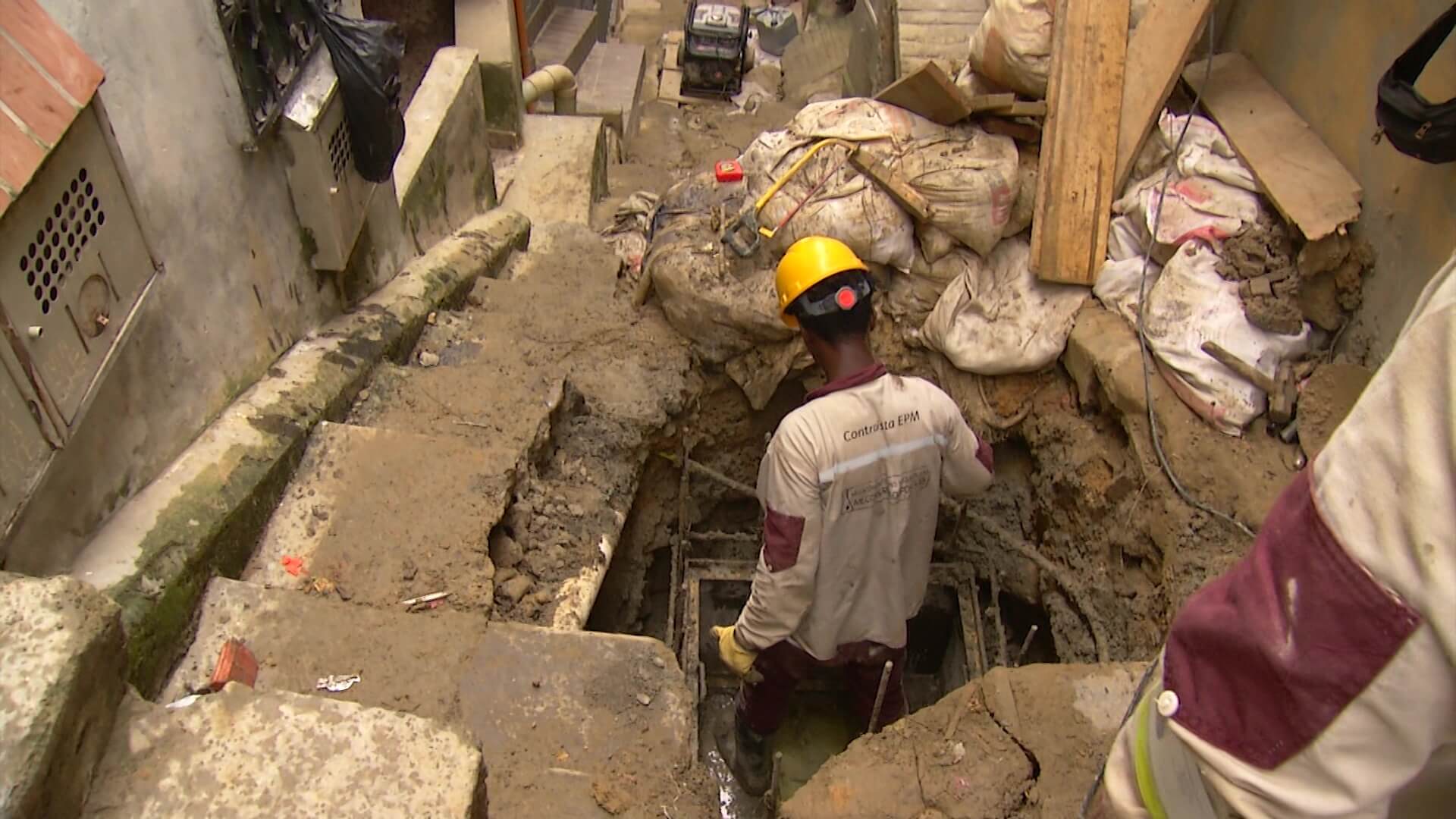 Macabro hallazgo de un feto en una alcantarilla