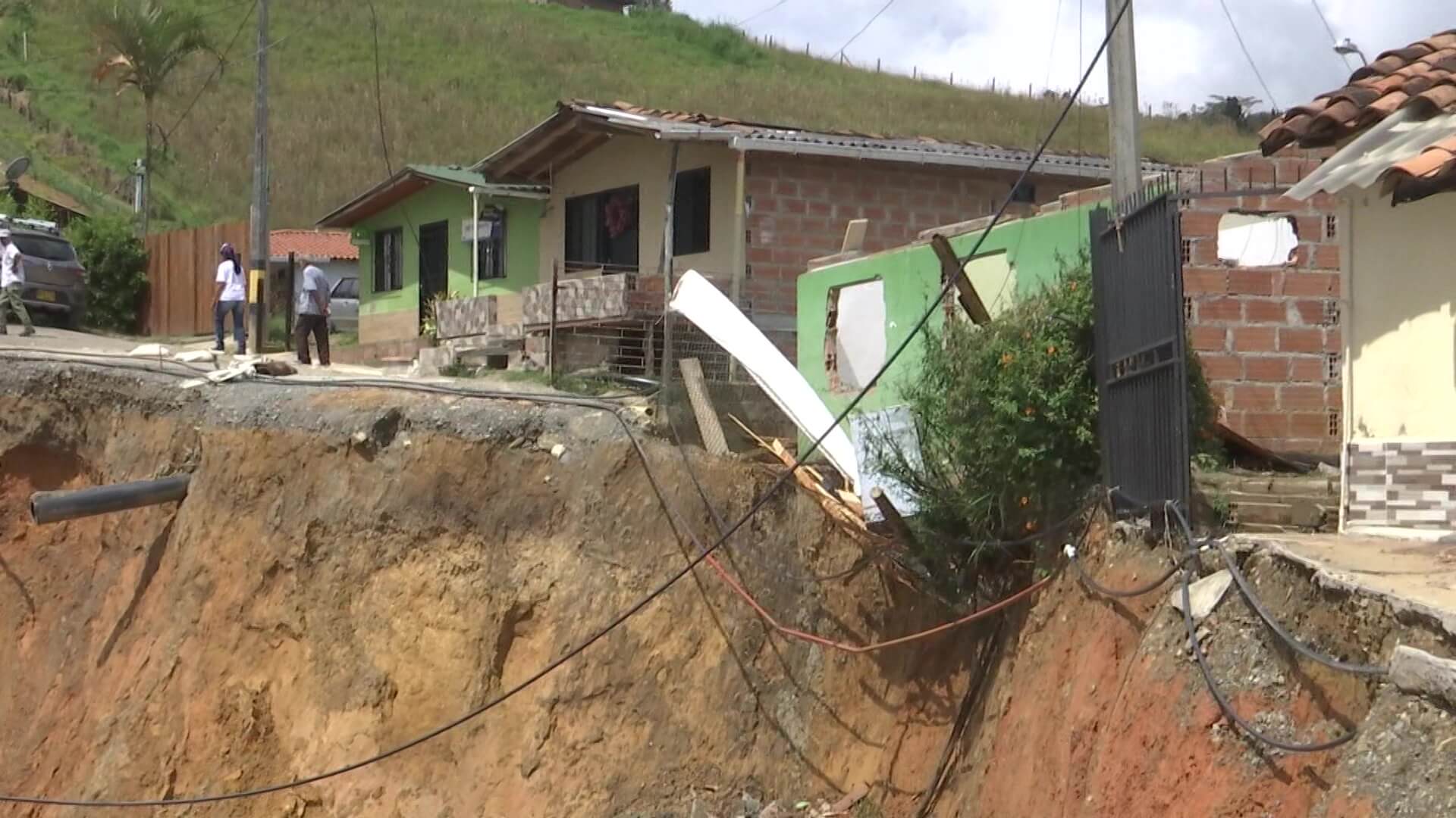 Once familias desplazadas por movimiento en masa