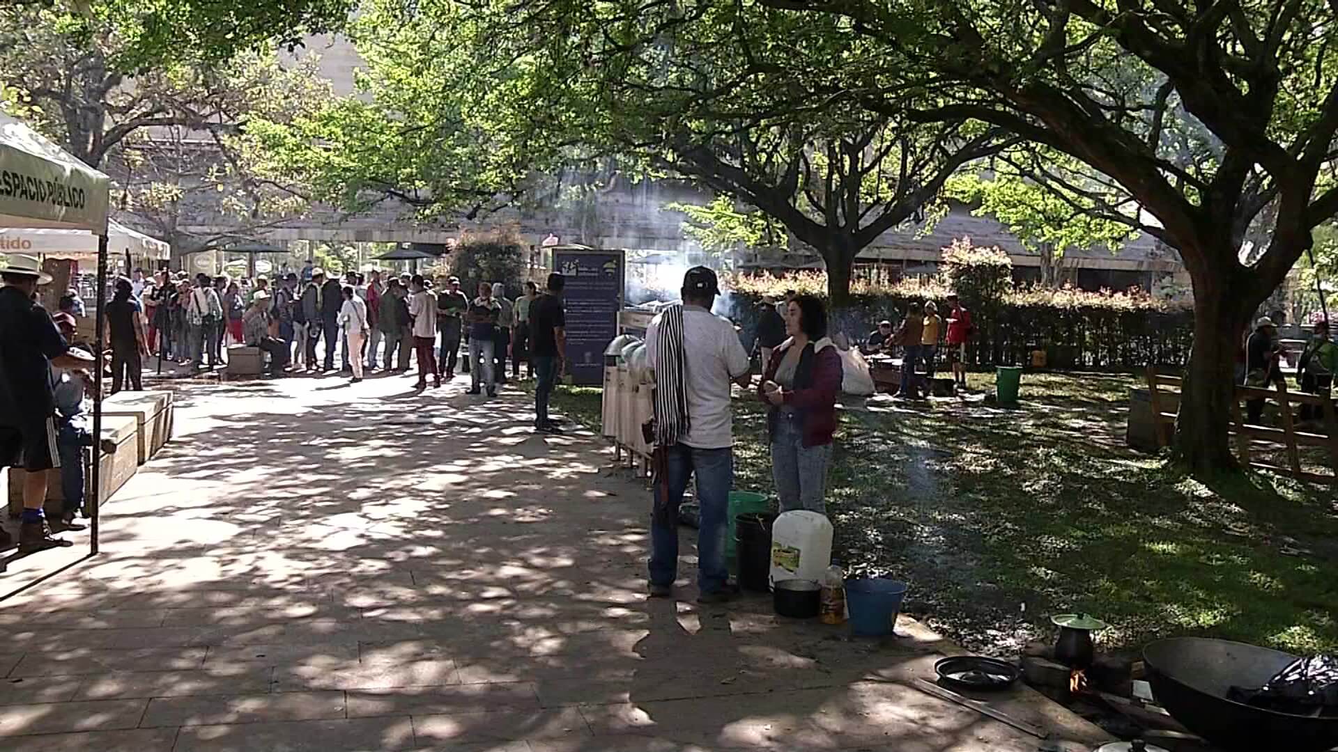 Termina protesta frente a edificio de EPM