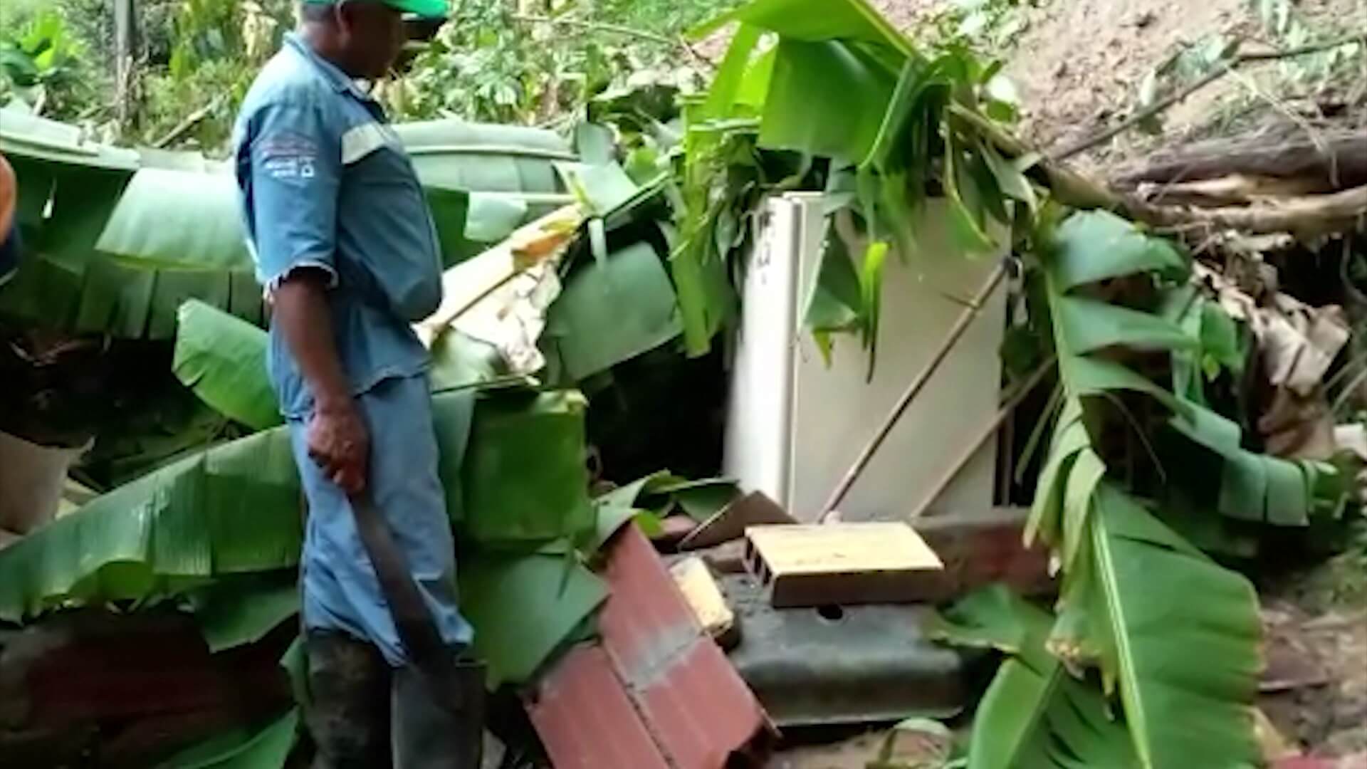 Una vivienda se desploma por lluvias