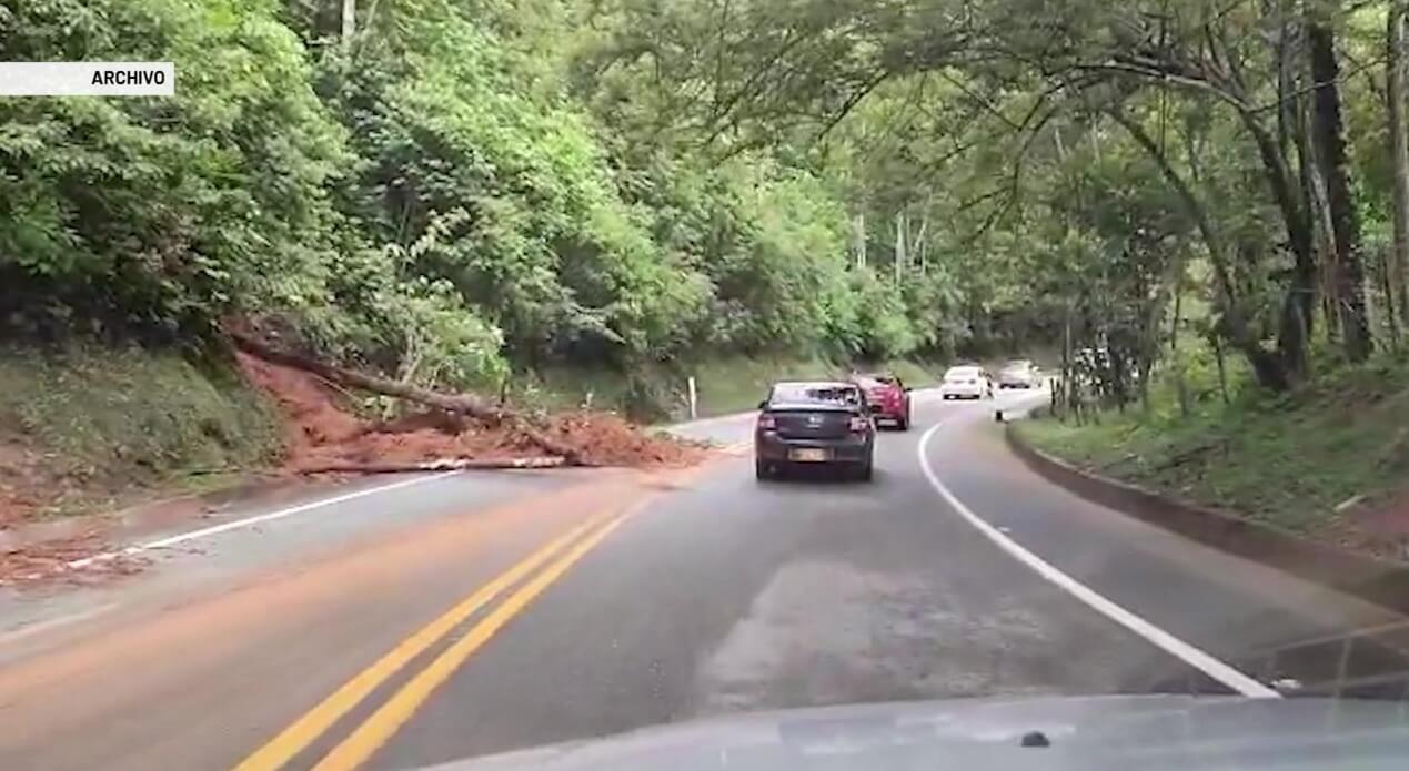 Veredas incomunicadas por puentes caídos en Ciudad Bolívar