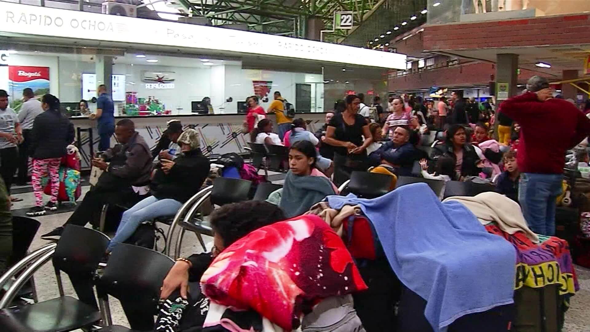 Multitud de viajeros en Terminal del Norte