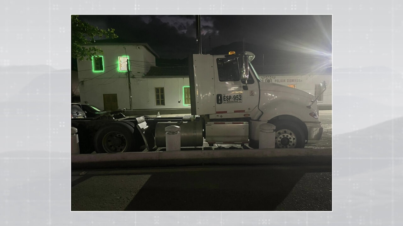 Roban camión con 35 toneladas de piedra de oro