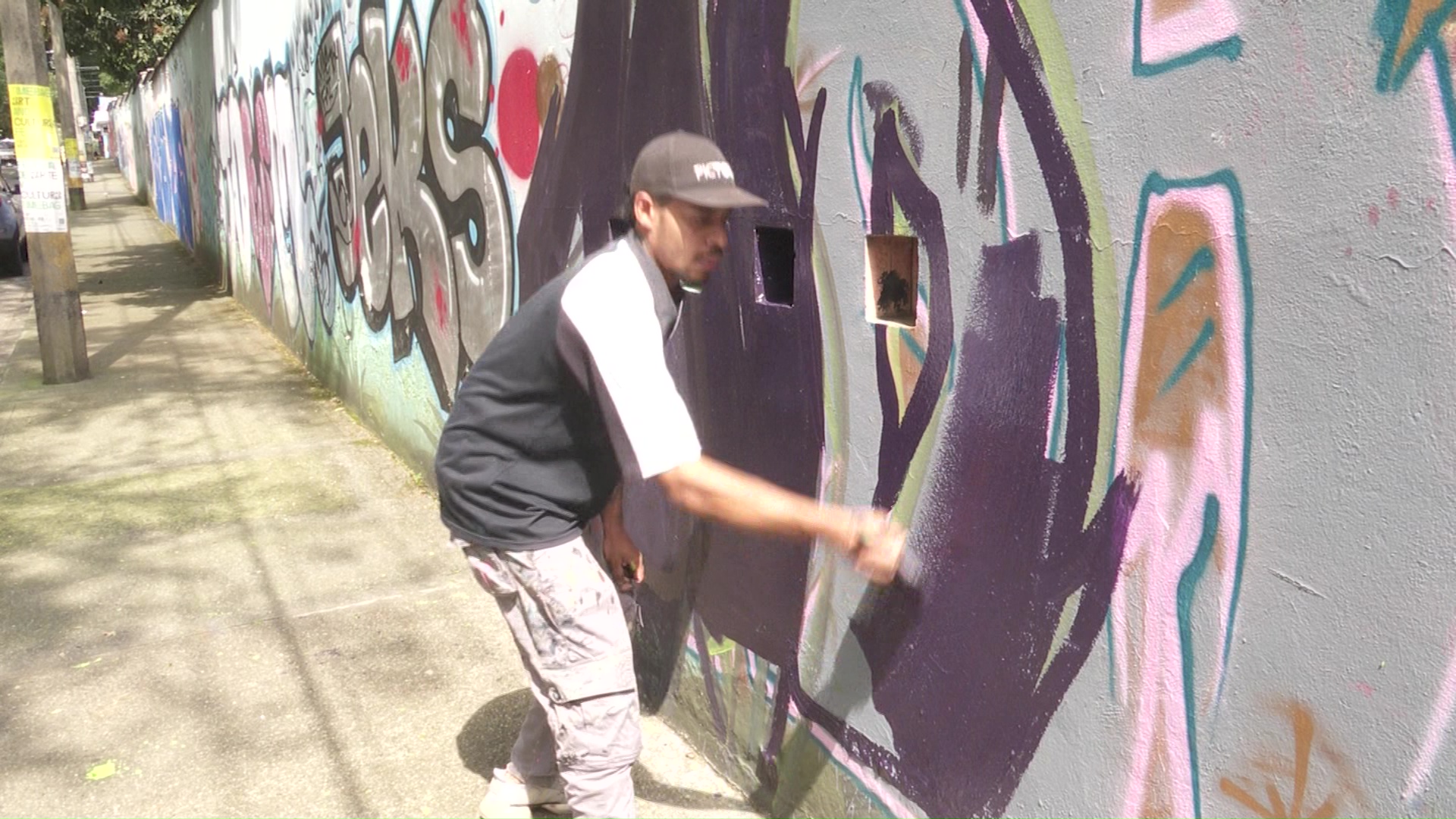 Artistas urbanos se reúnen en ‘graffitiadas’ libres