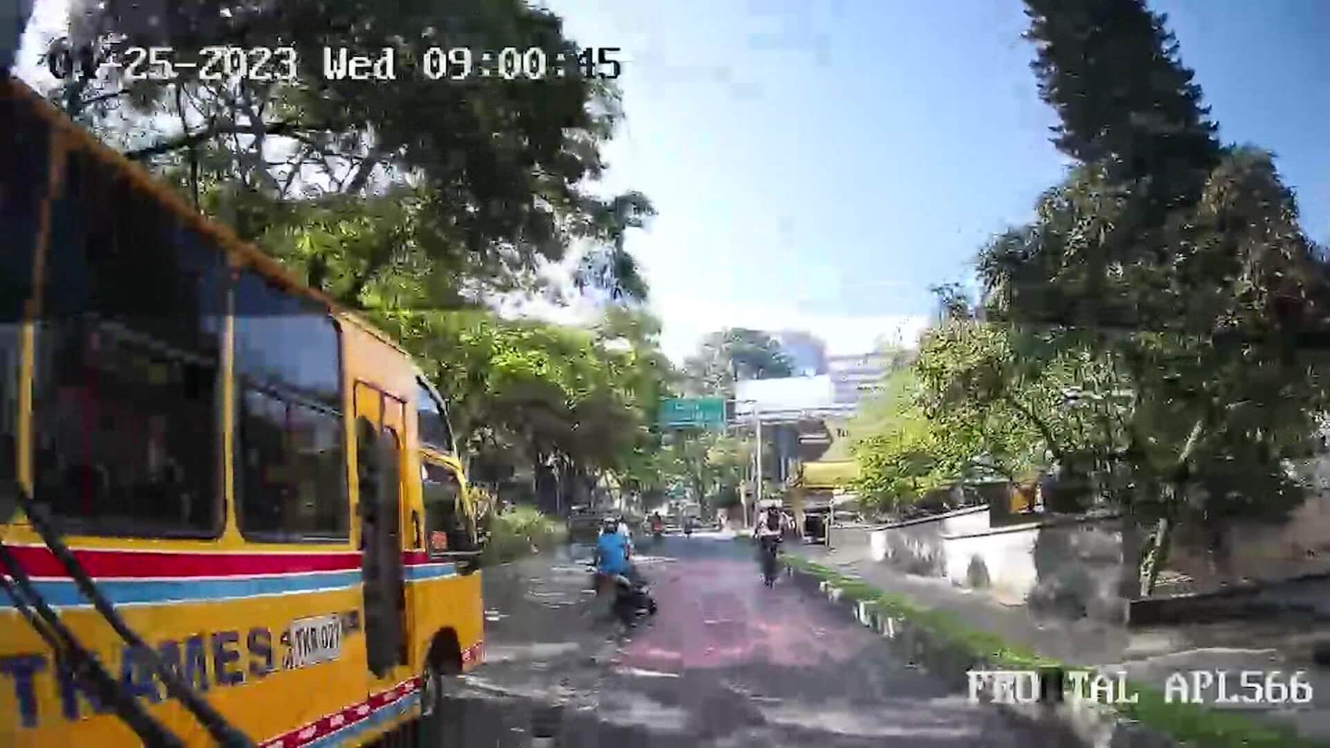 En video: accidente de motociclista en vía