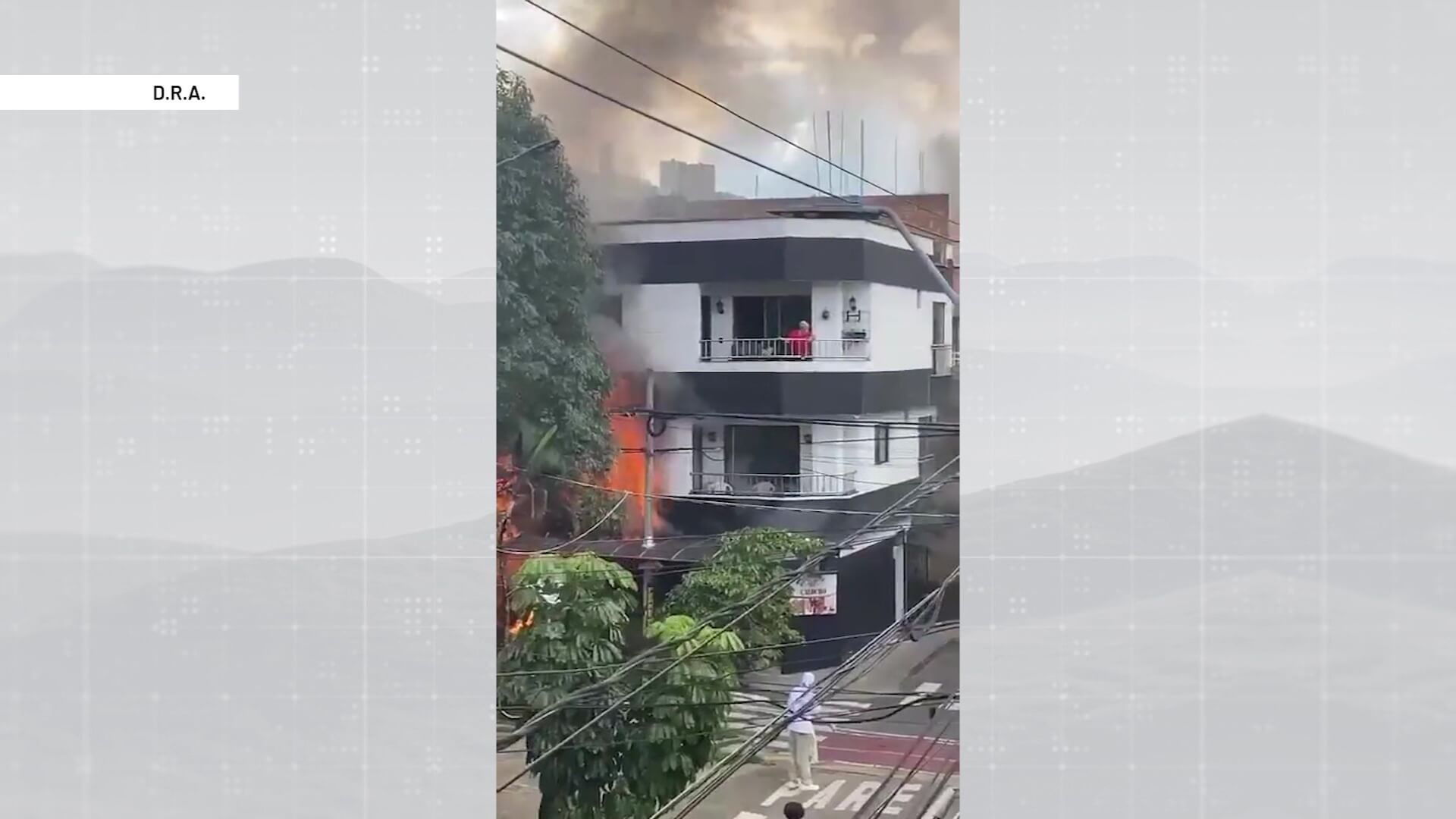 Incendio afectó local comercial y dos viviendas en Envigado