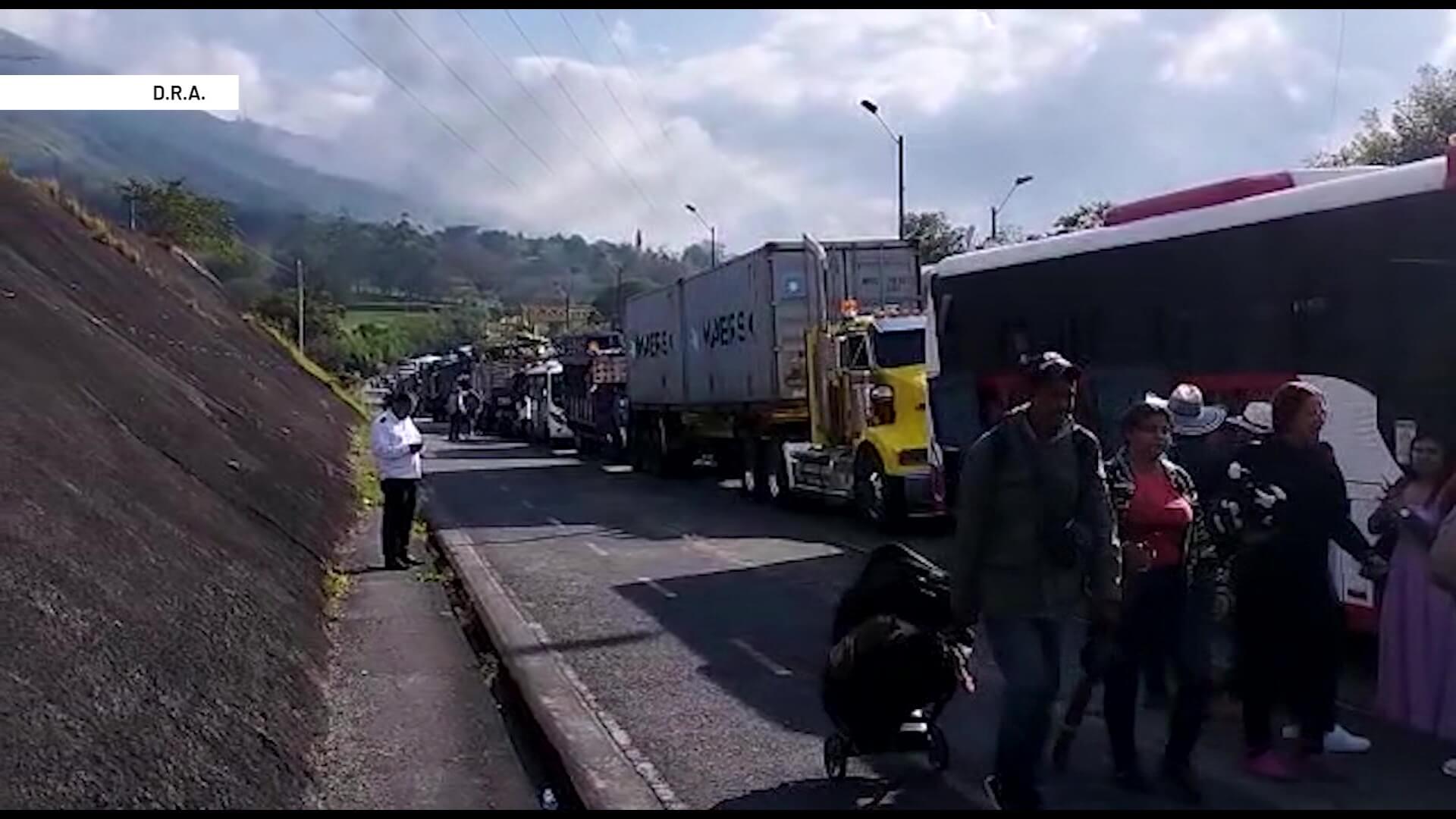 Levantan bloqueo en el peaje El Trapiche