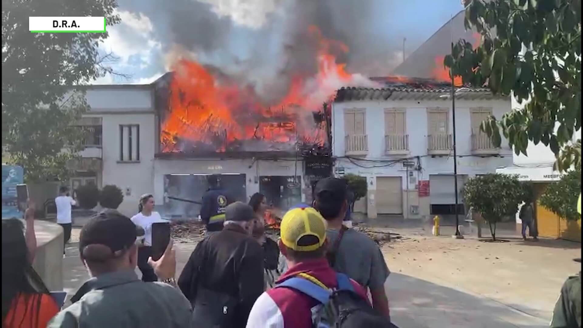 Siete locales afectados por incendio estructural en Rionegro