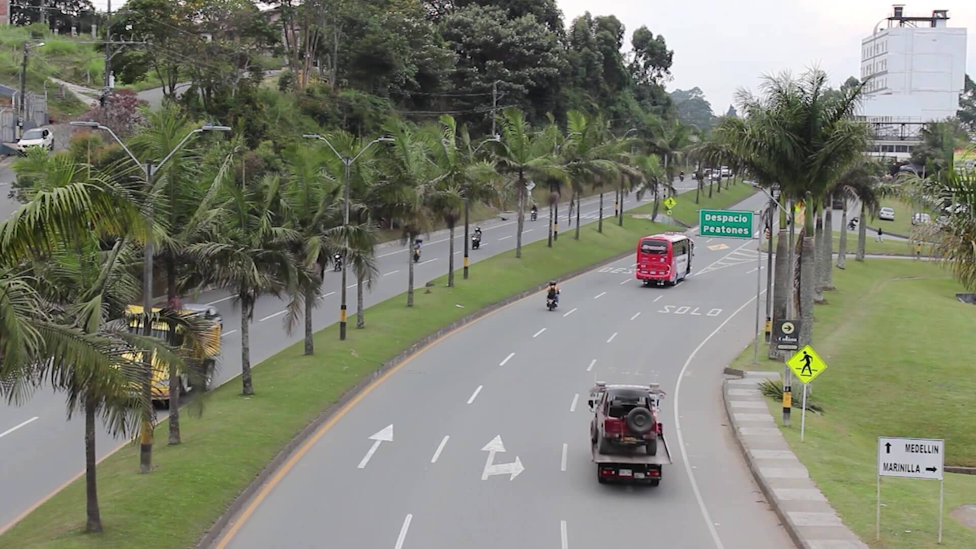 Atracados pasajeros de bus intermunicipal en el Oriente