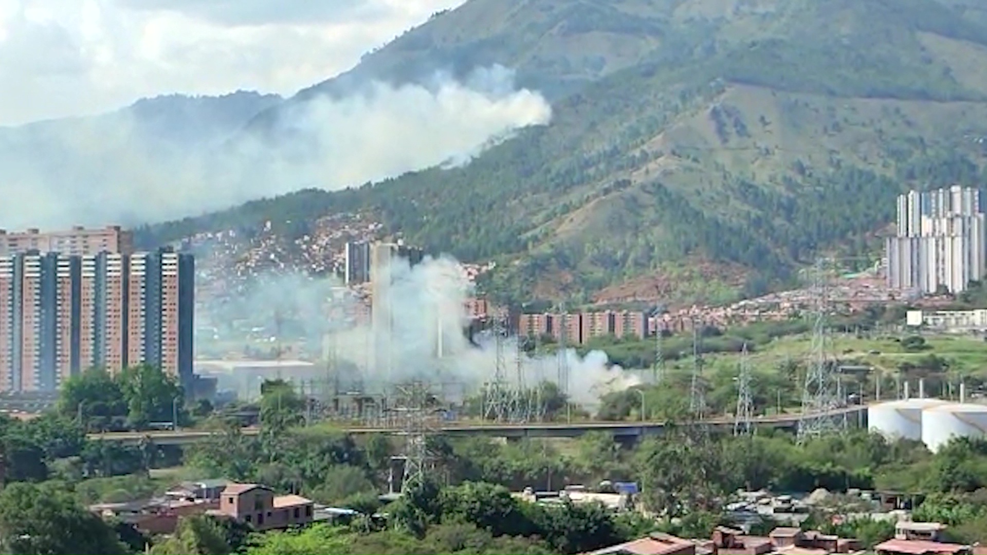 Bomberos atendieron incendios simultáneos