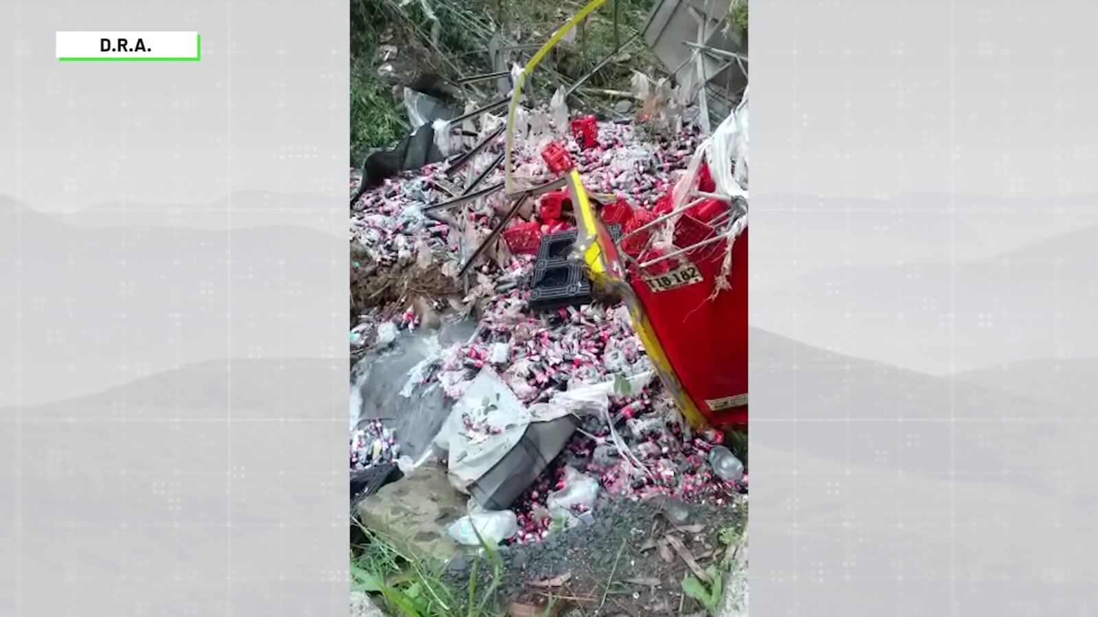 Camión con gaseosas se volcó en Cañasgordas