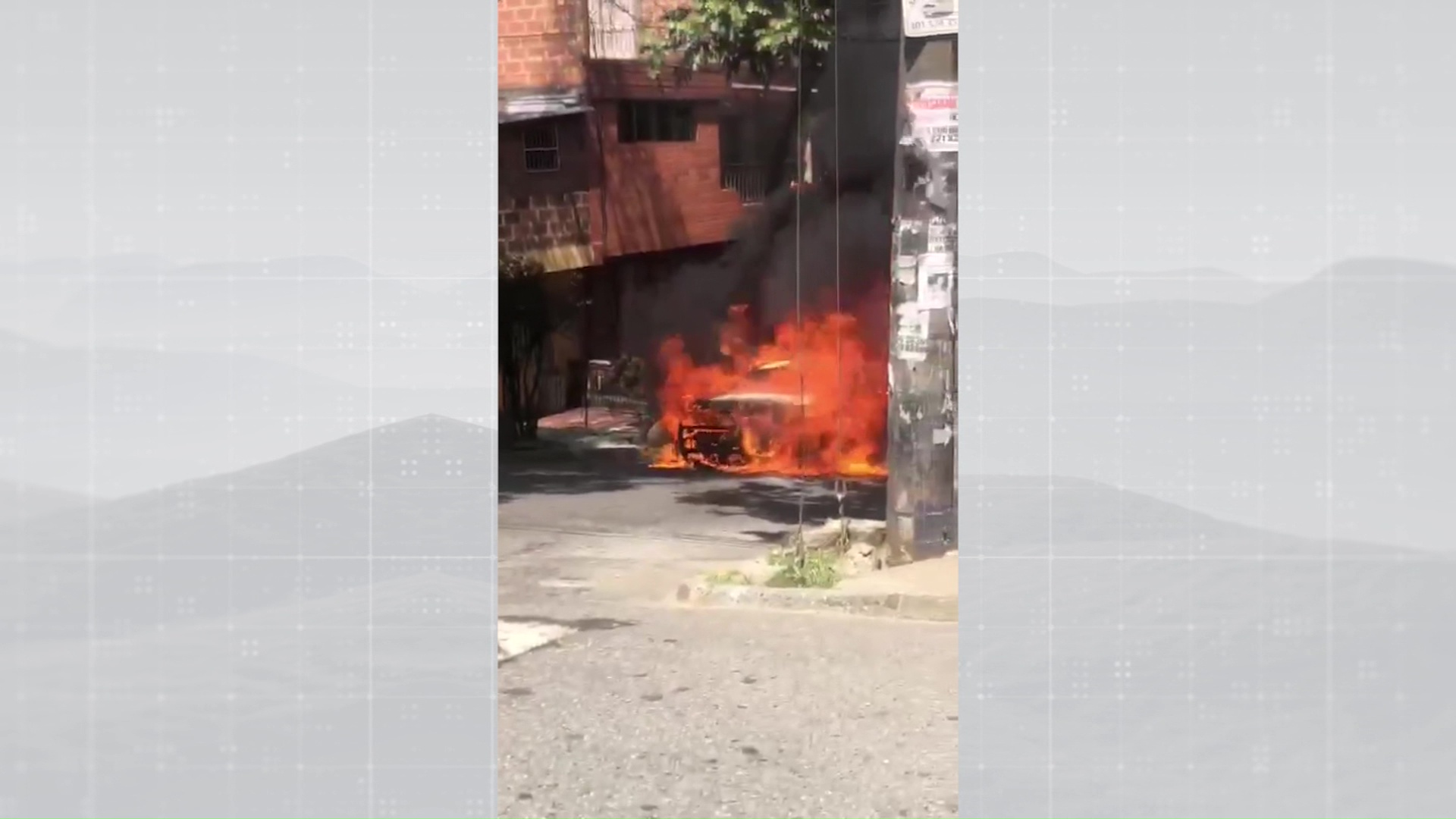 Corto causó incendio en patrulla policial