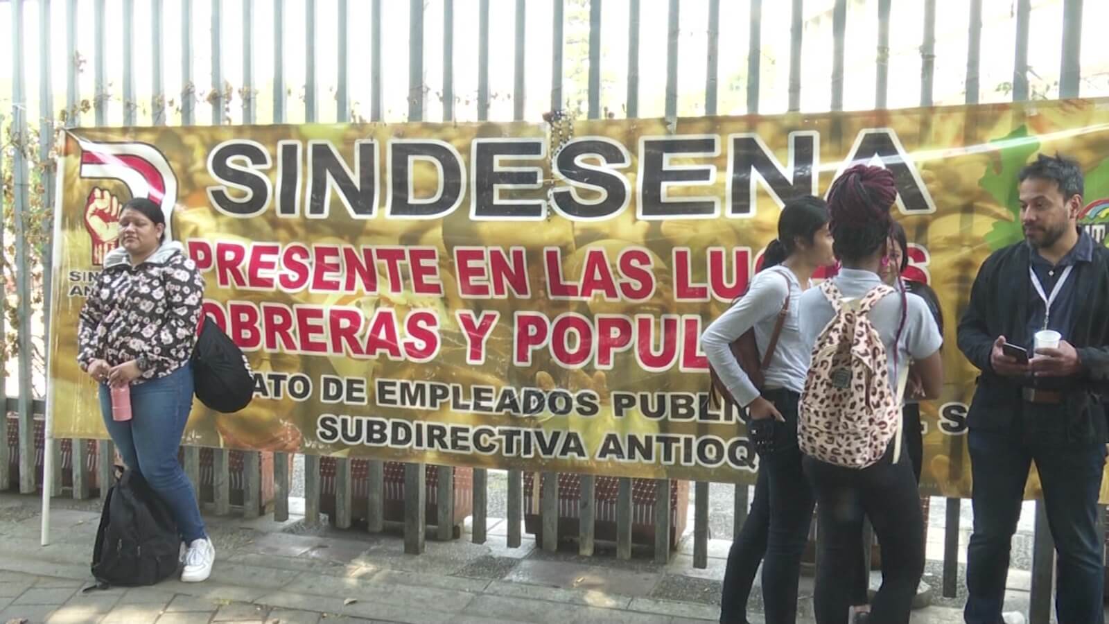 En paro funcionarios del SENA