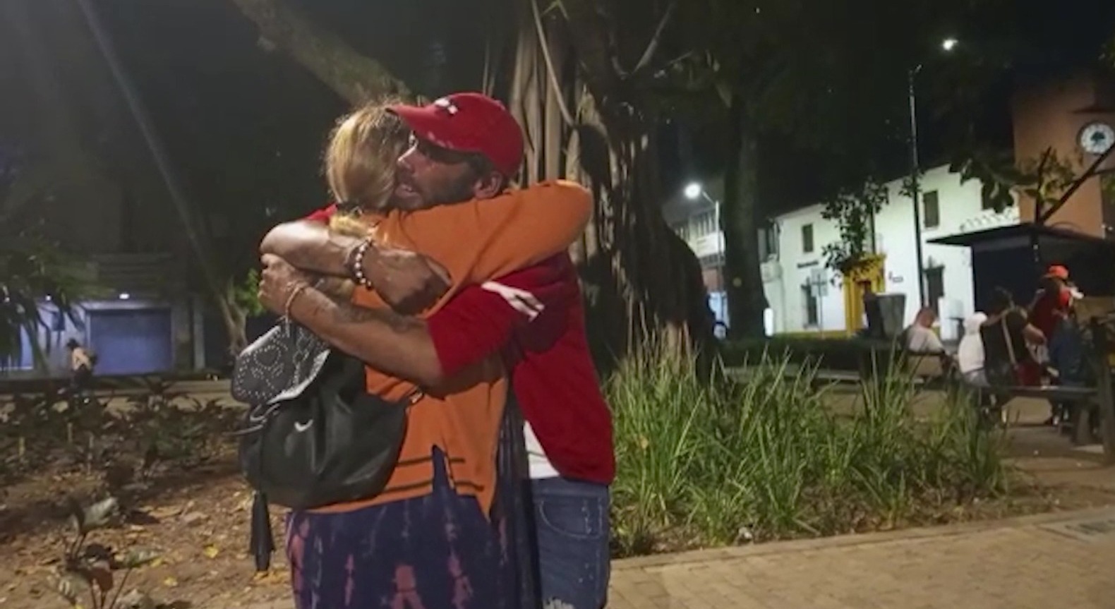 Encontró a su hijo argentino habitando las calles