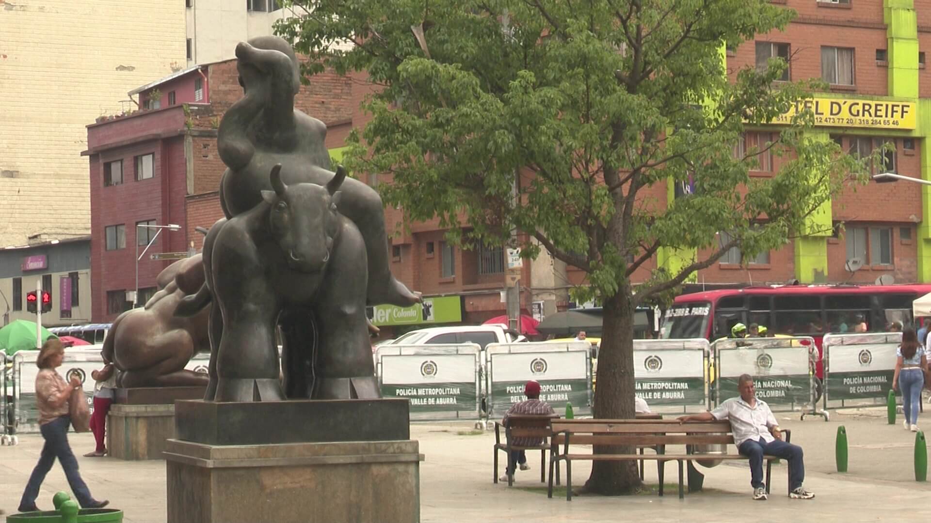 Maestro Botero pidió reabrir la plaza