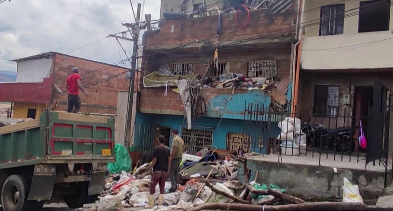 Más de 27 toneladas de basura en una vivienda de Castilla