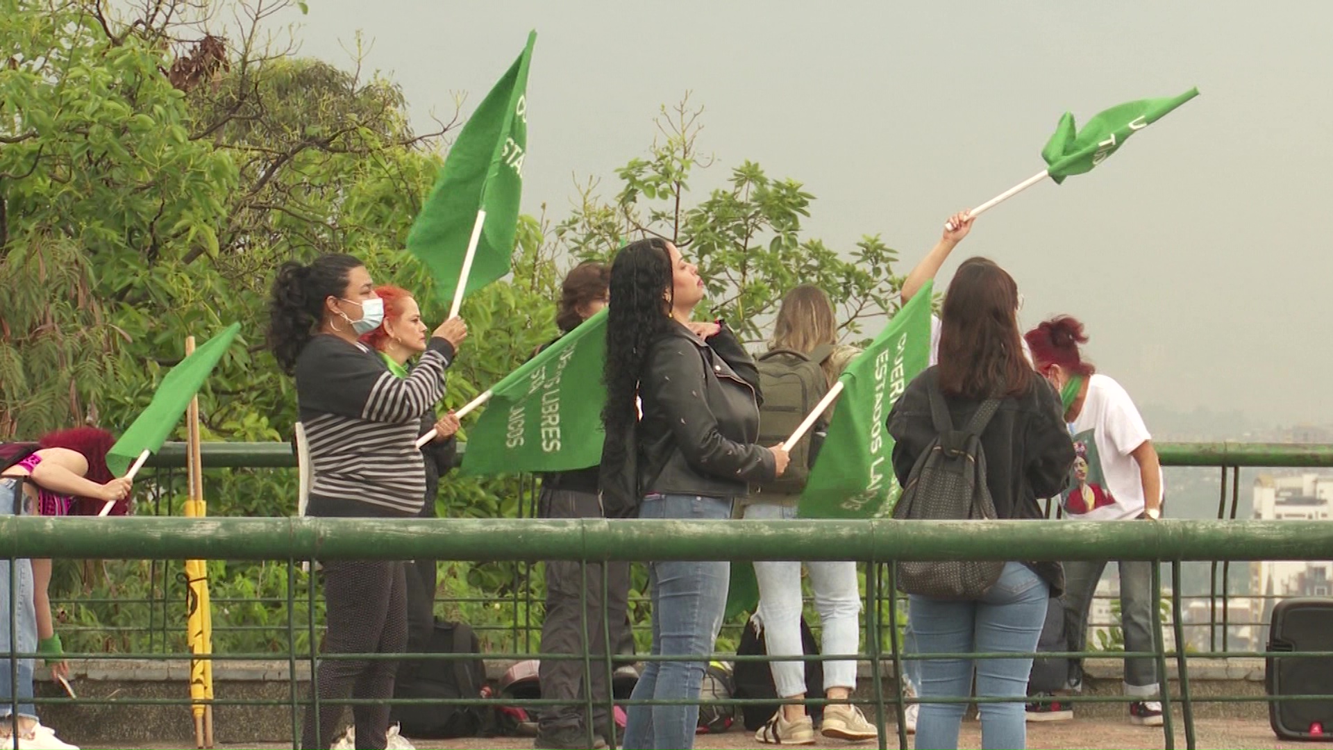 Mujeres denuncian barreras para abortar