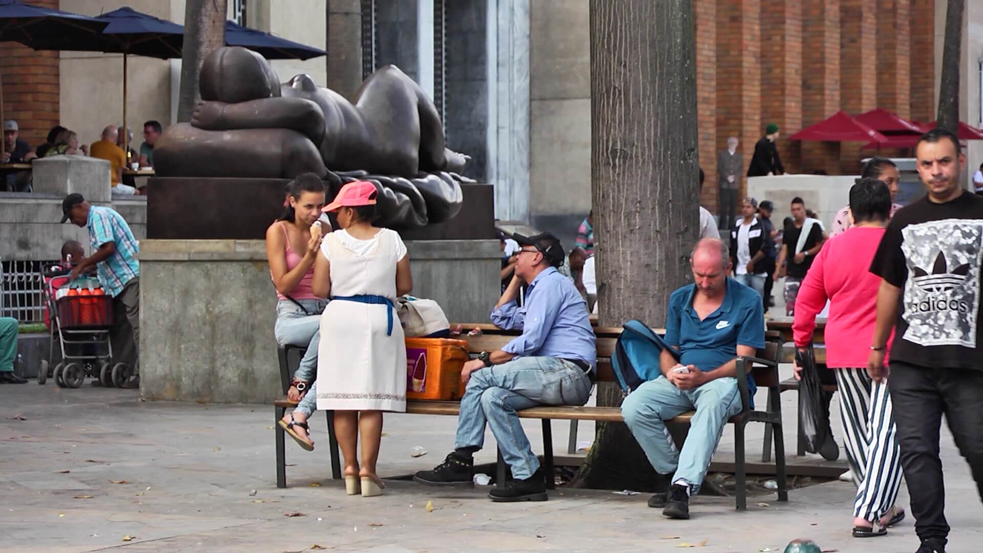 Rechazan cerramiento de la Plaza Botero