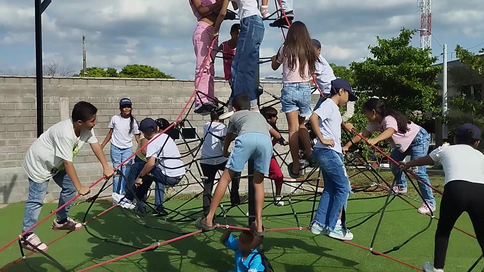 Sacúdete al Parque fue entregado en Puerto Berrío