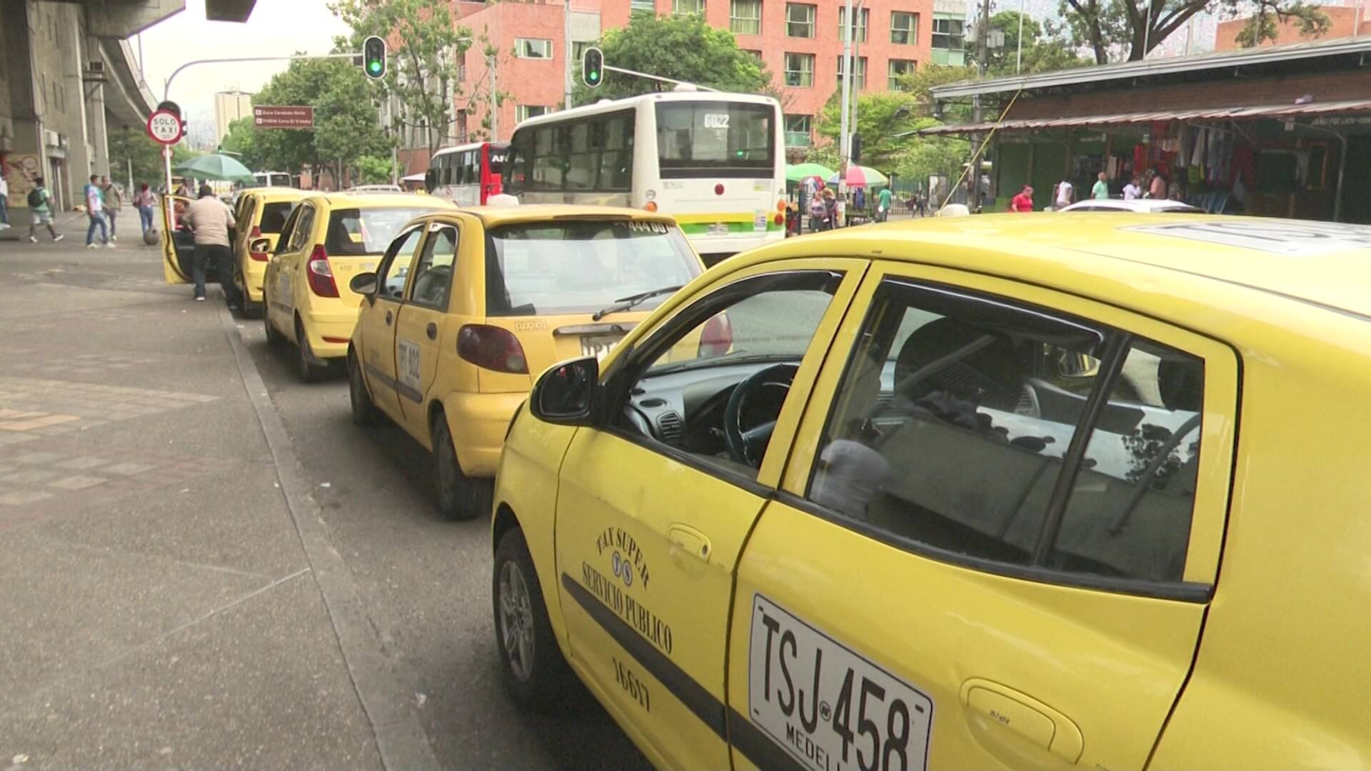 Taxistas preparan jornada histórica de paro