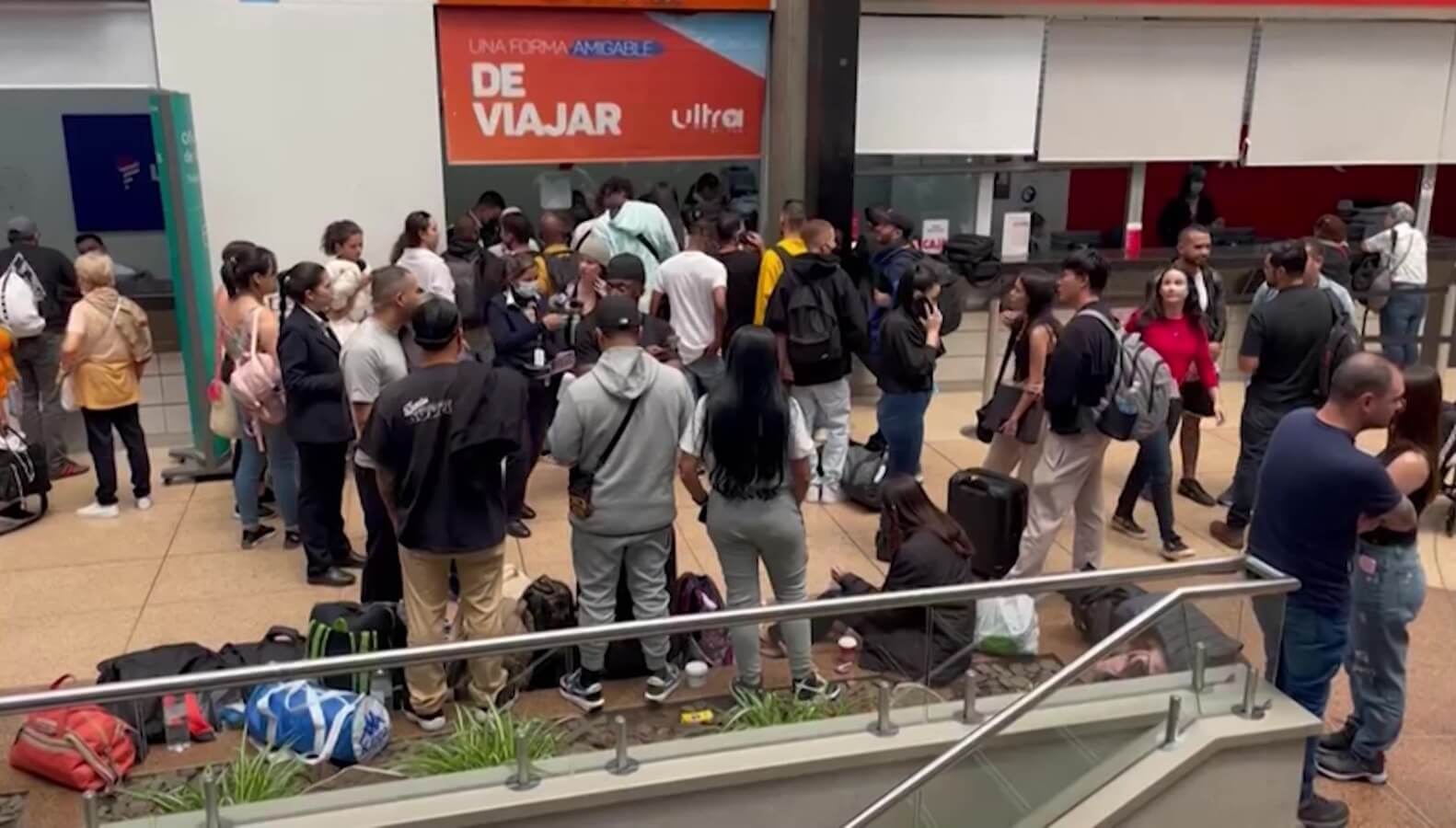 Afectados de Ultra Air esperan que los reacomoden