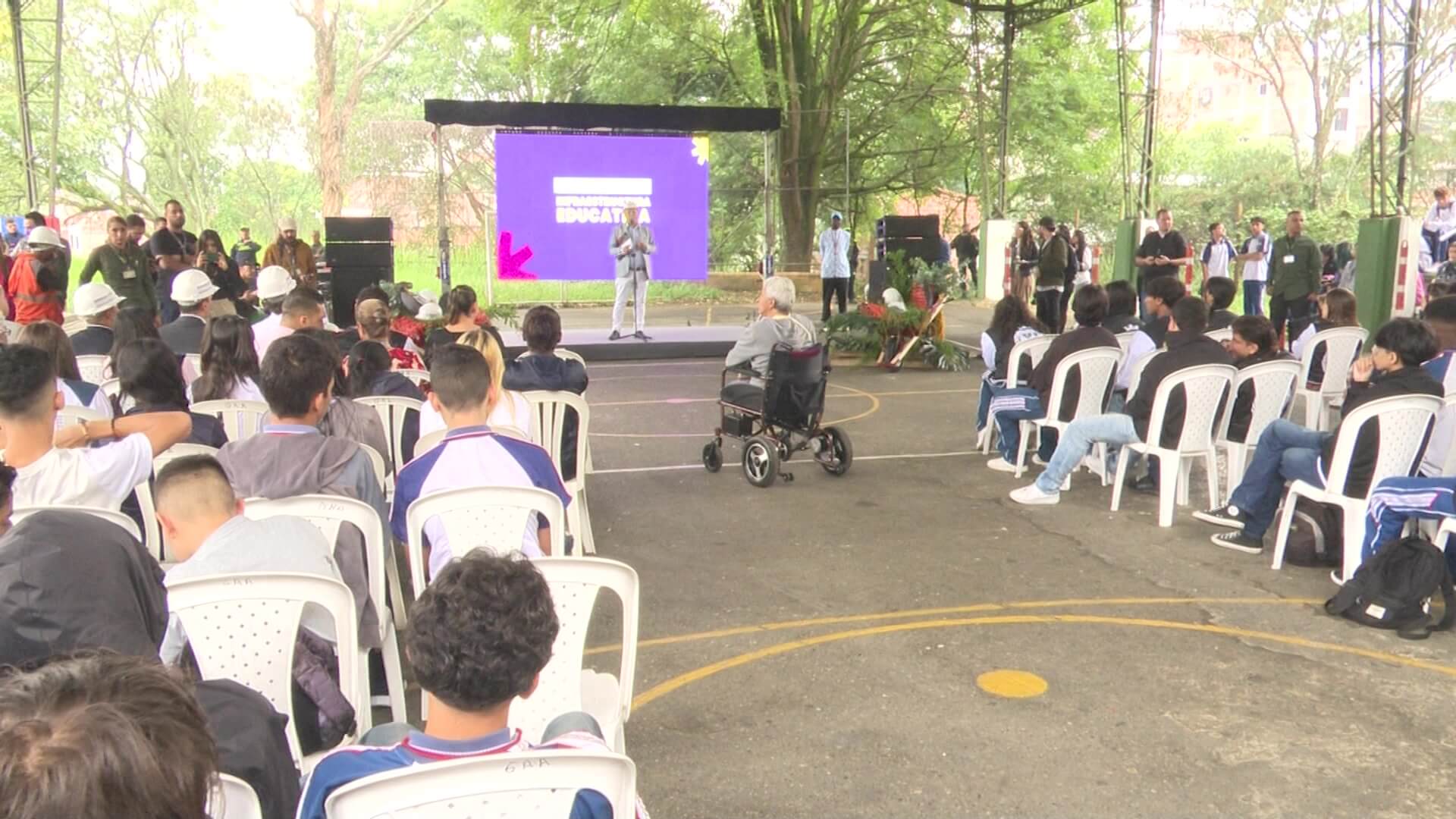 Alcaldía inicia intervención en 411 colegios oficiales