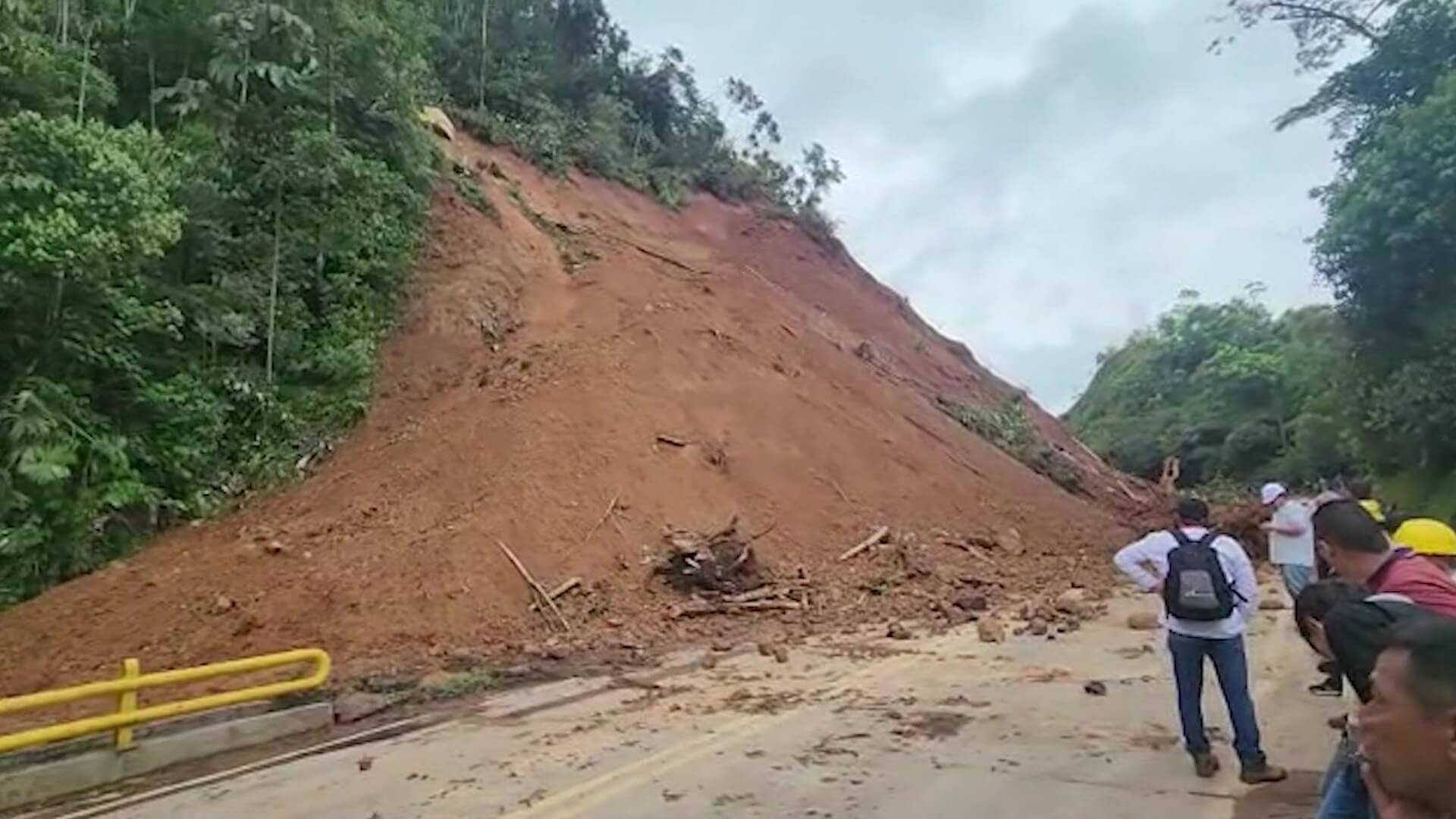 Cierre total en vía a Bogotá por riesgo de alud