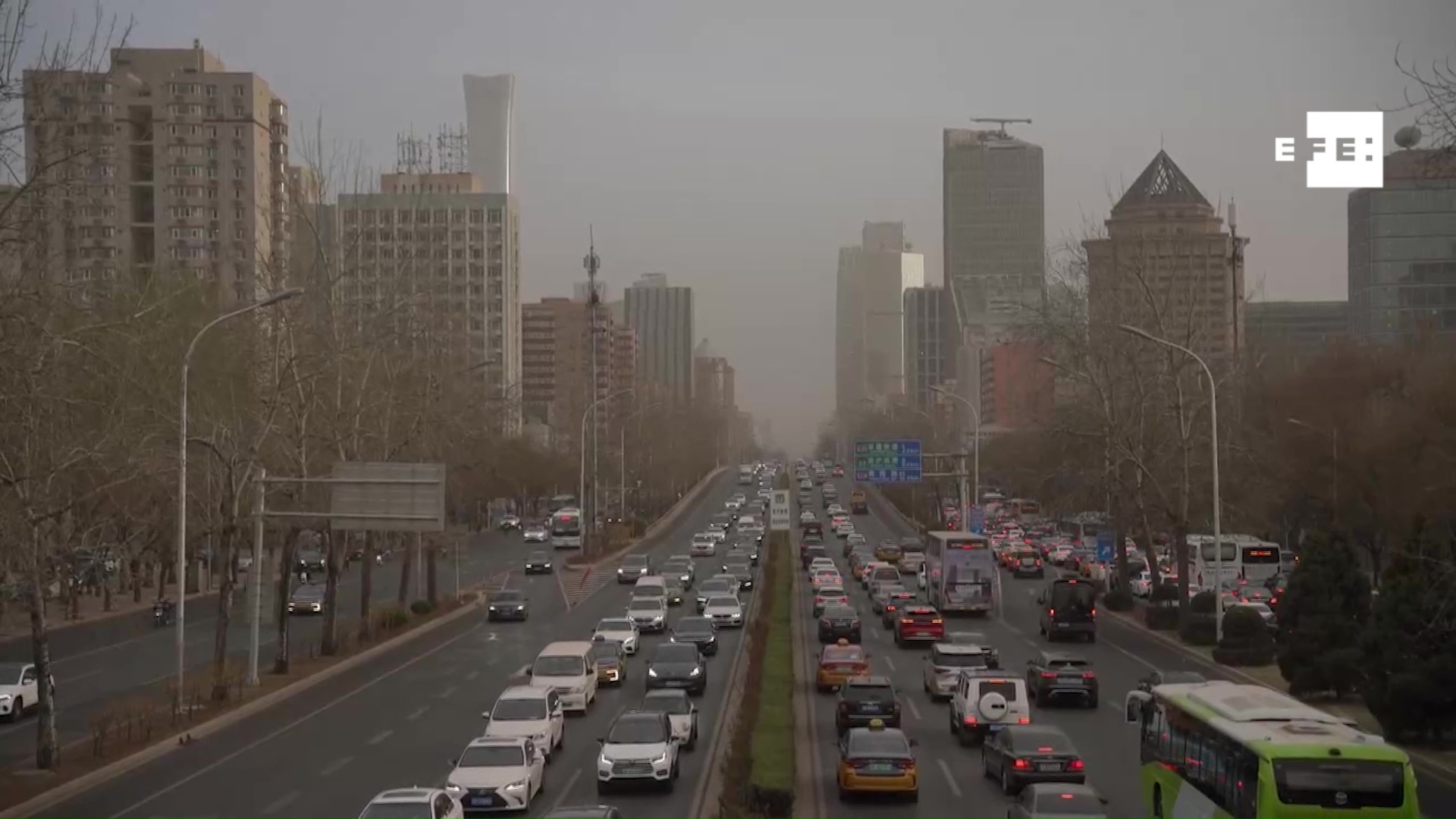 Emiten alerta azul de clima por tormenta de arena en China