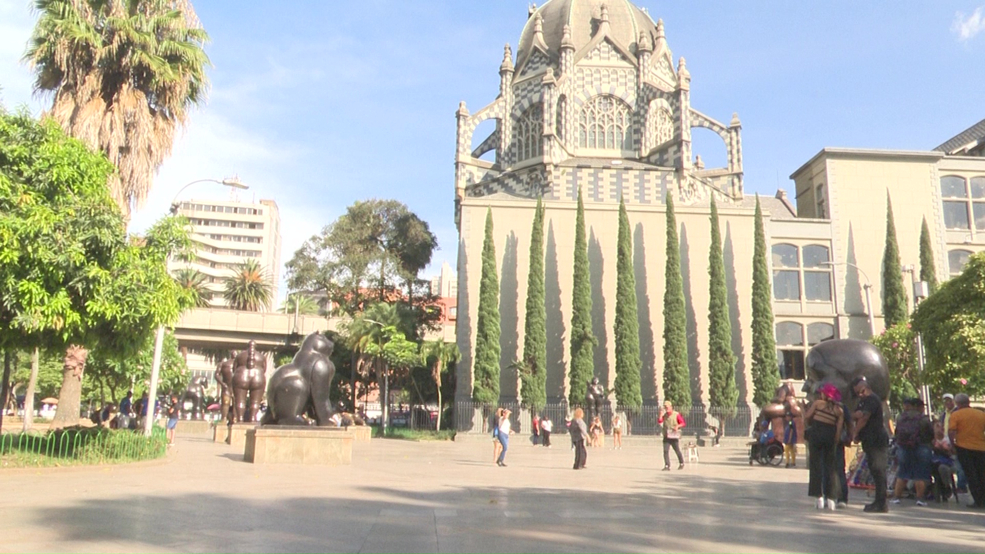 La Plaza Botero ya completó un mes cerrada