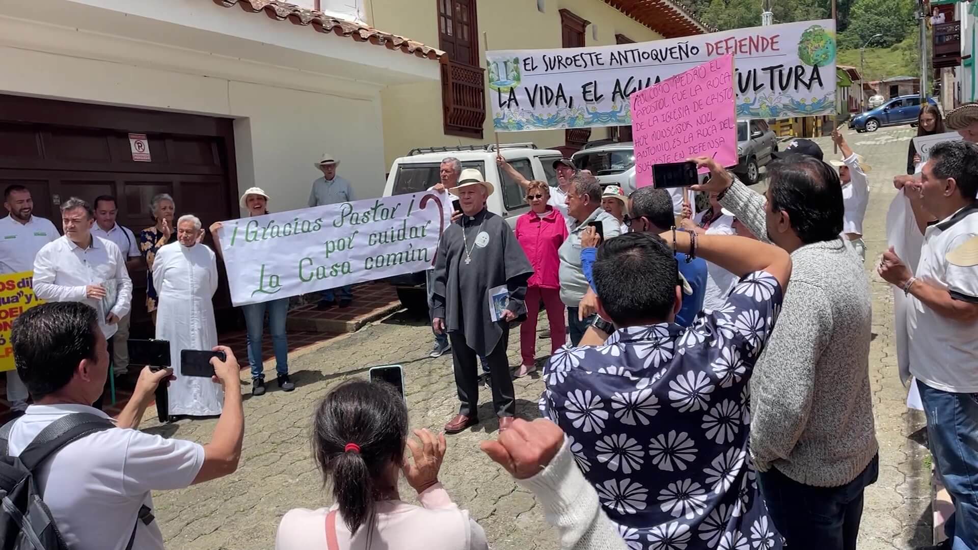 Marcha de apoyo al Obispo de la diócesis