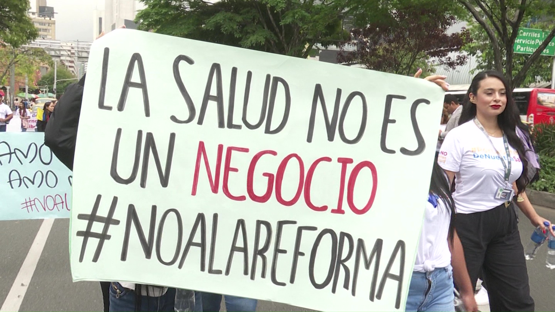 Marcha de pacientes en contra de reforma a salud