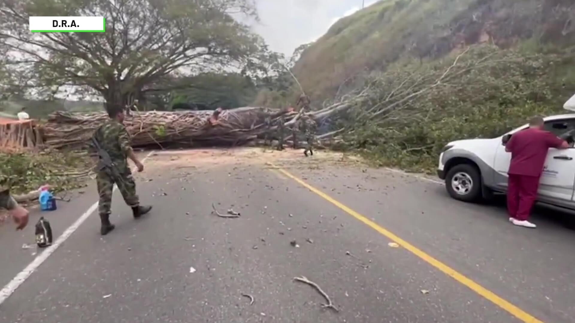 Muere motociclista tras chocar con barricada