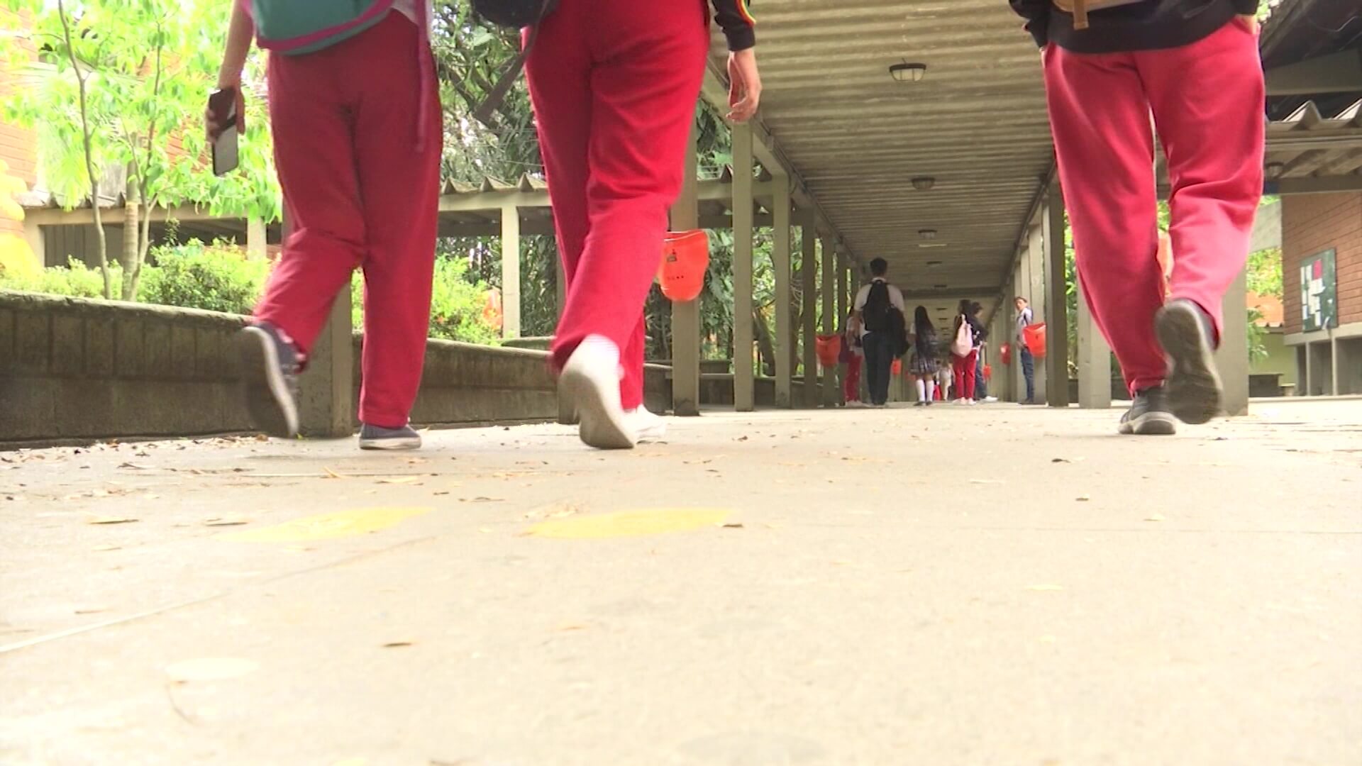 «Niños están llevando licor en termos a colegios»: AA