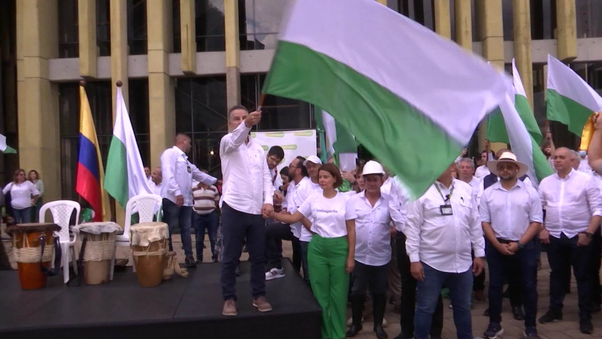 Plantón de rechazo a violencia en paro minero