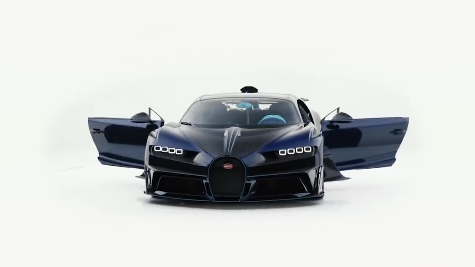 Bugatti causa sensación en Medellín