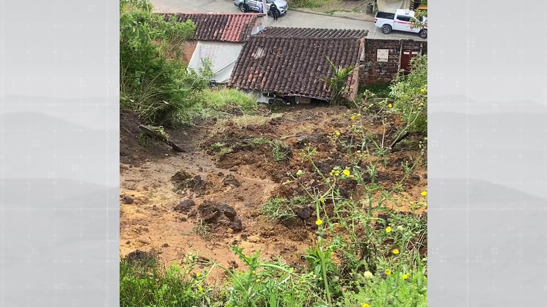 Derrumbe deja afectaciones en viviendas de La Unión