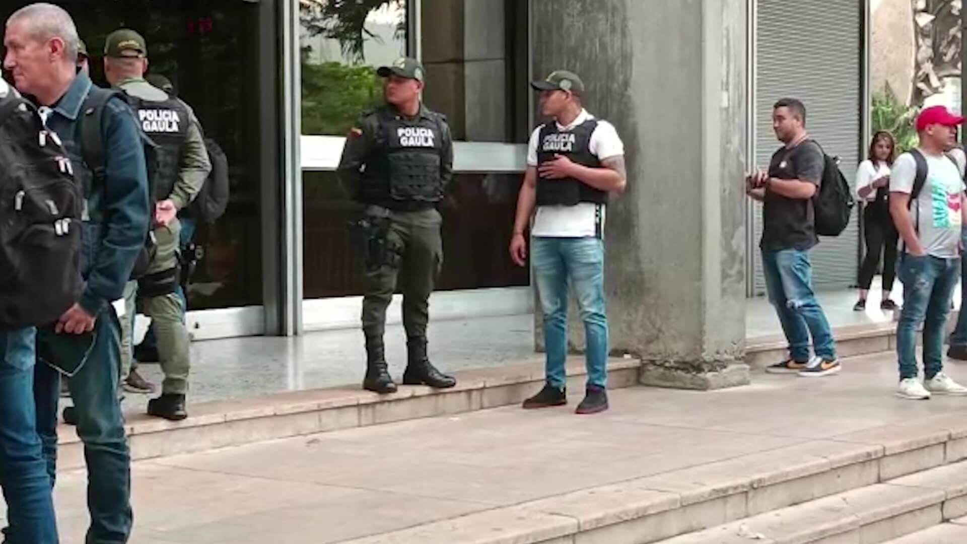 Hombre armado ingresa a los juzgados de Medellín