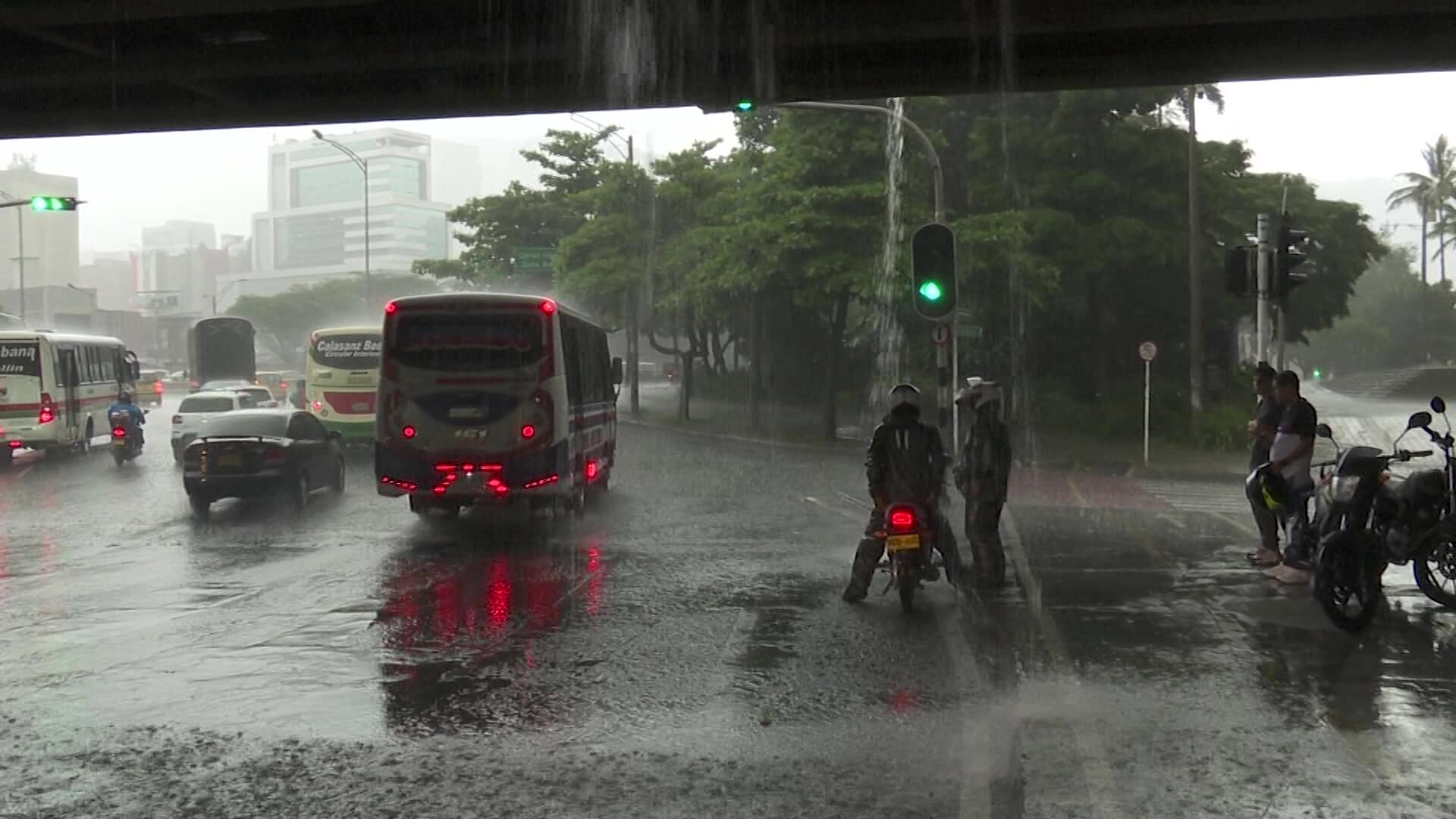 Múltiples emergencias por lluvias de esta tarde