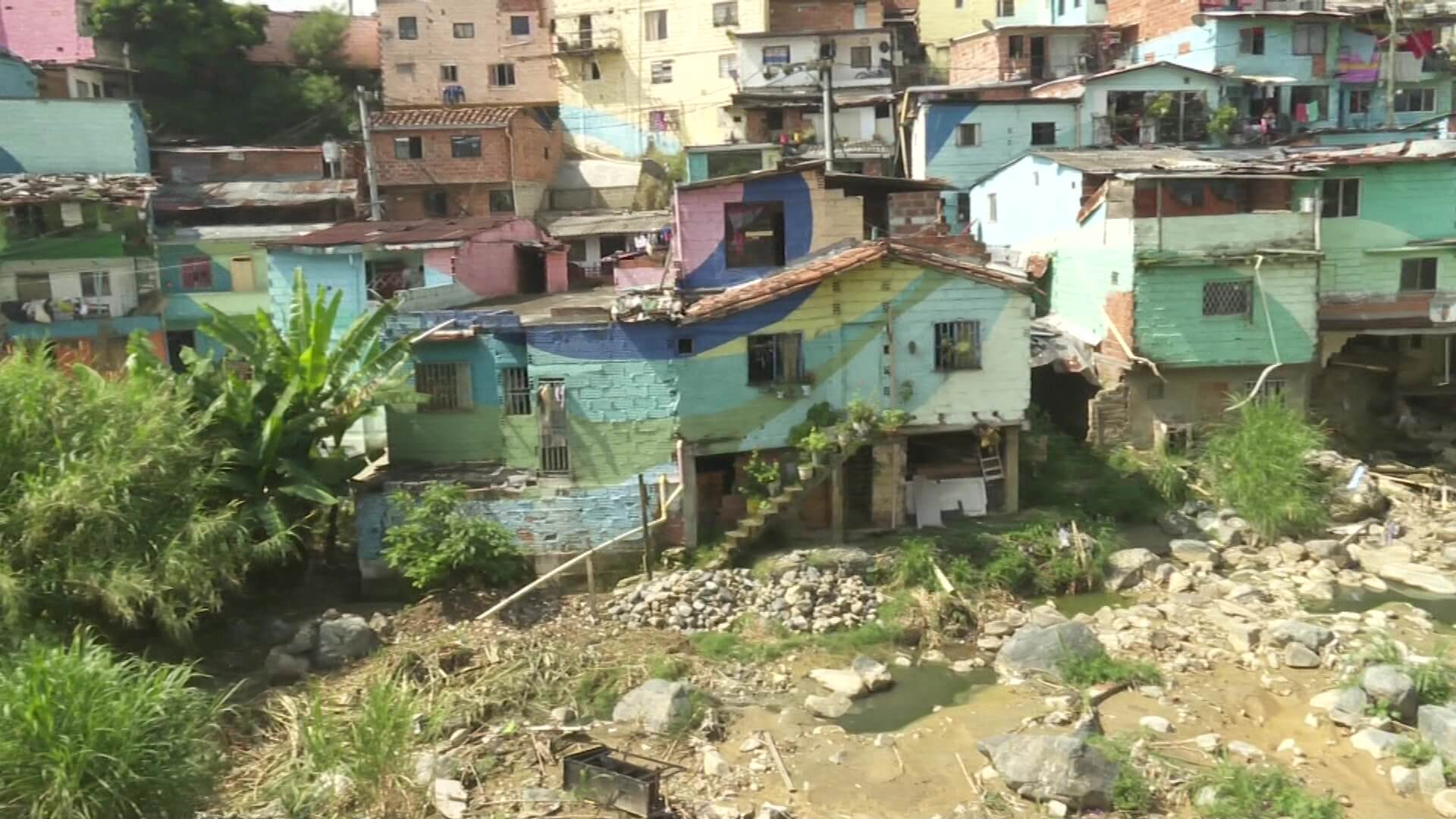 Tras 40 años, familias reciben orden de evacuación