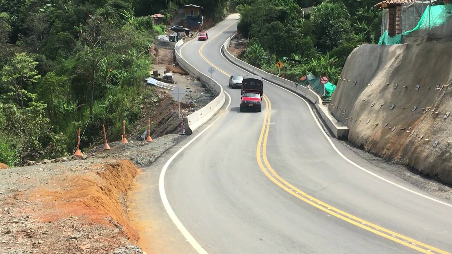 Abren vía entre Medellín y La Pintada