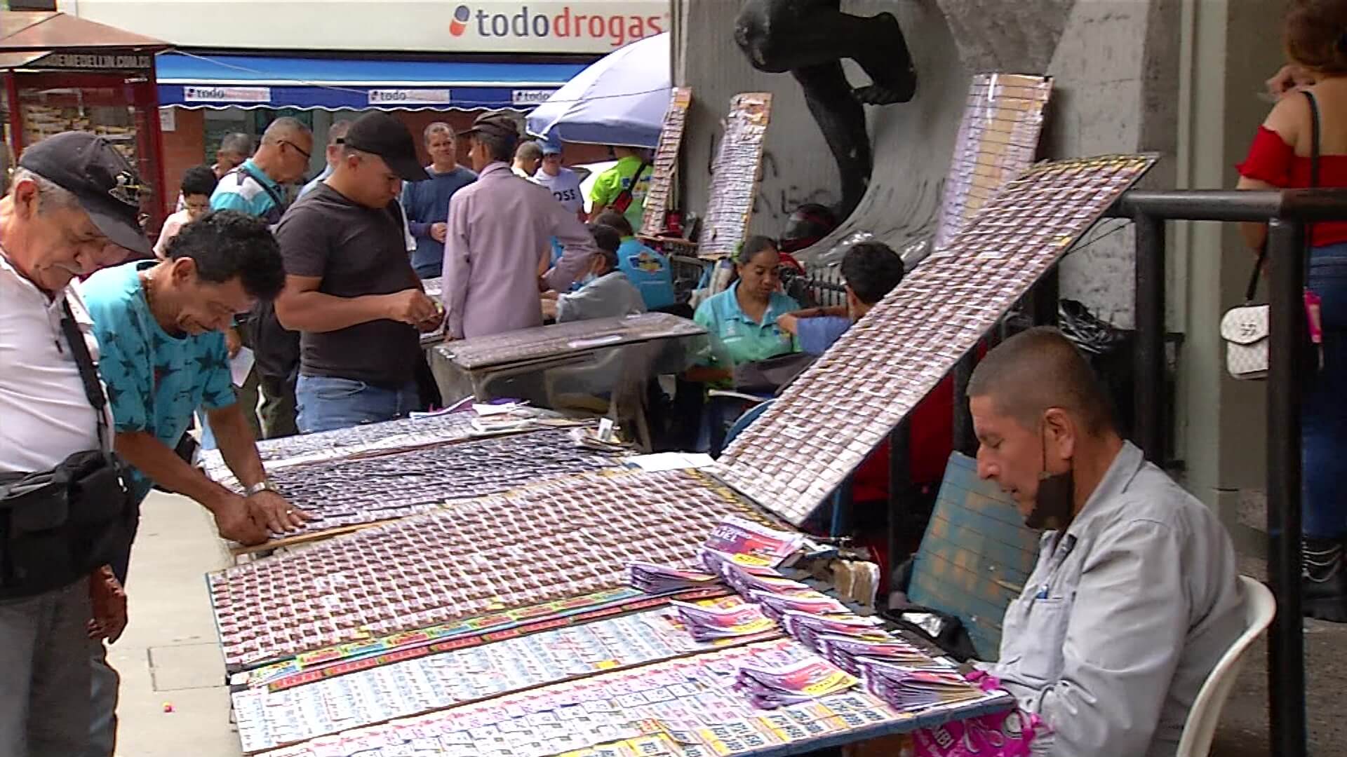 Aumenta venta de lotería por aniversario de Diomedes