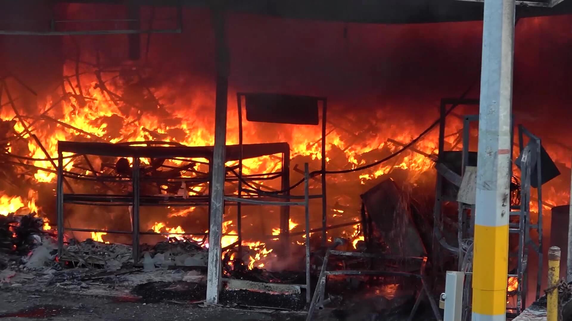 Controversia por demoras ante incendio estructural en Santa Fe