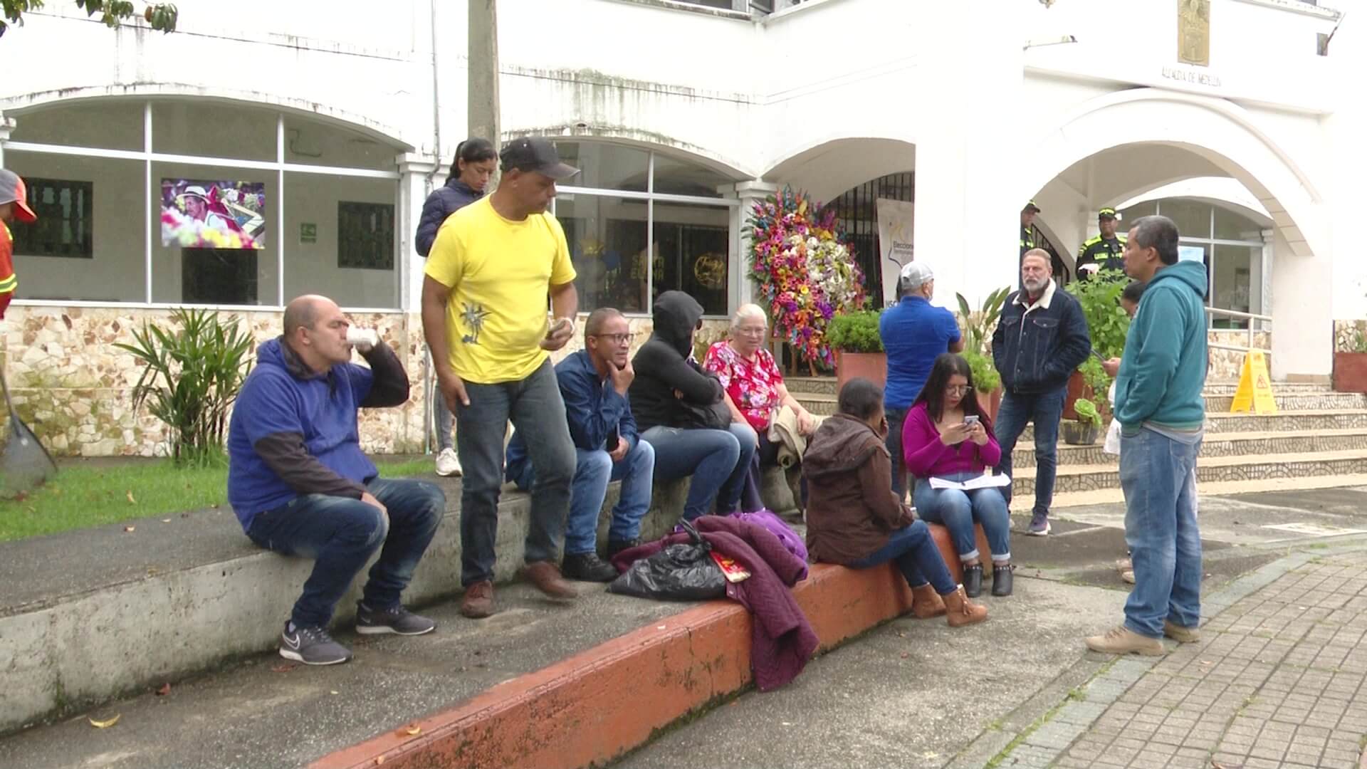 Este lunes seguirán desalojos en viviendas de Santa Elena