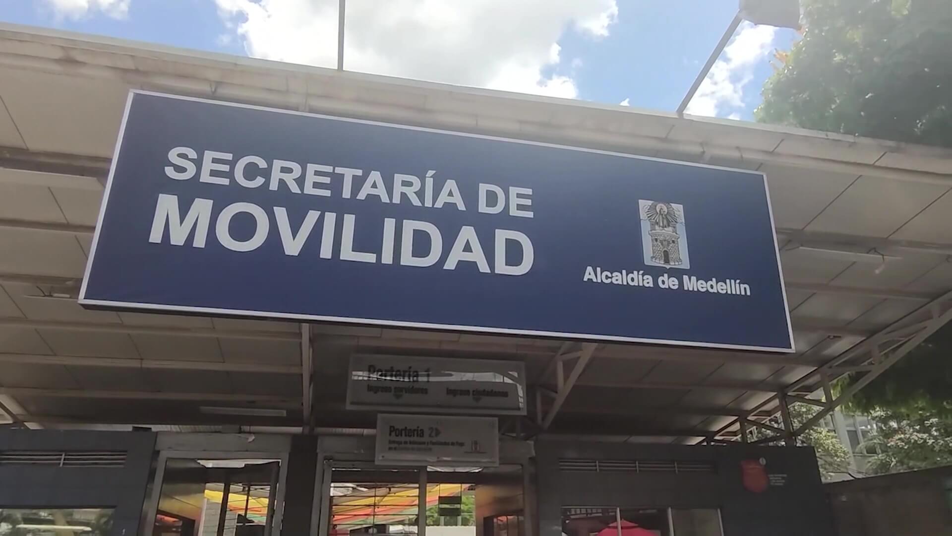 Movilidad deudas afectan renovación de licencias.