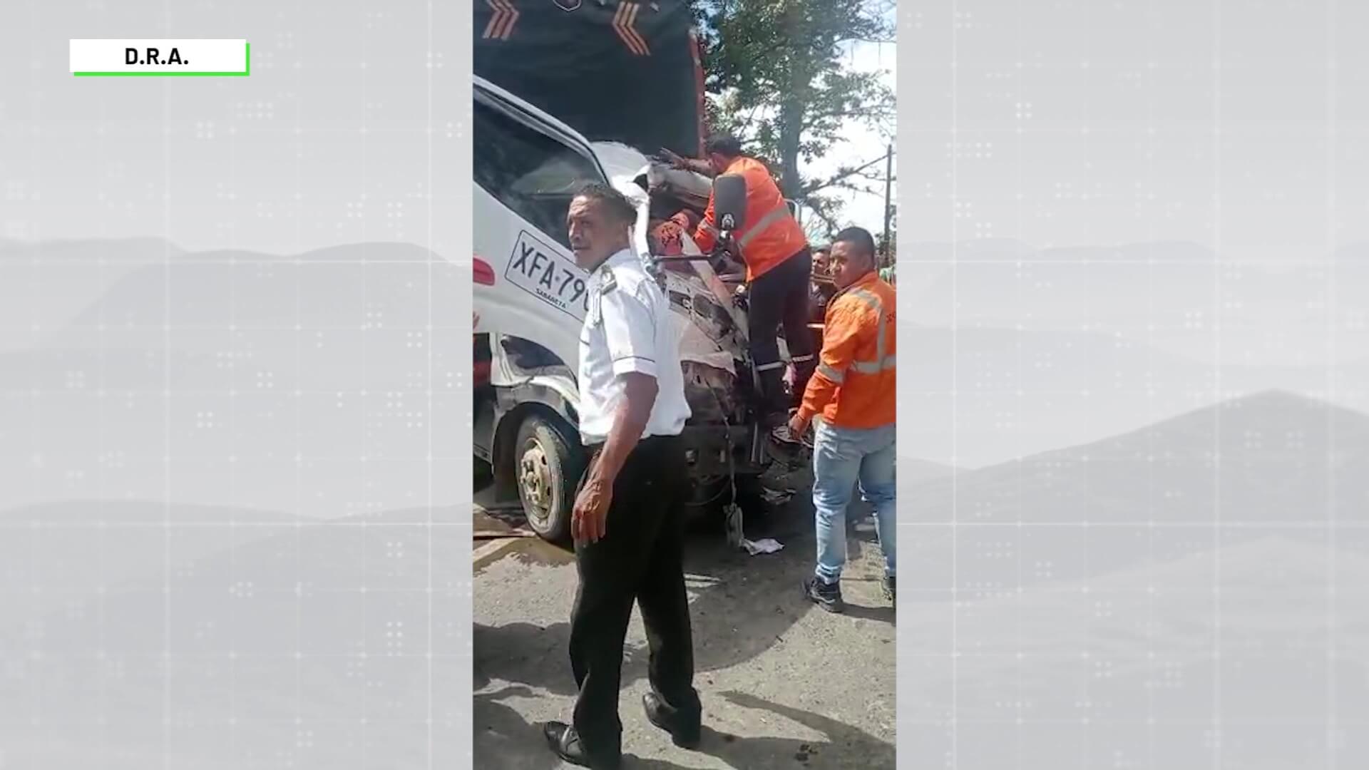 Ocho heridos por accidente entre bus y camión en Urabá