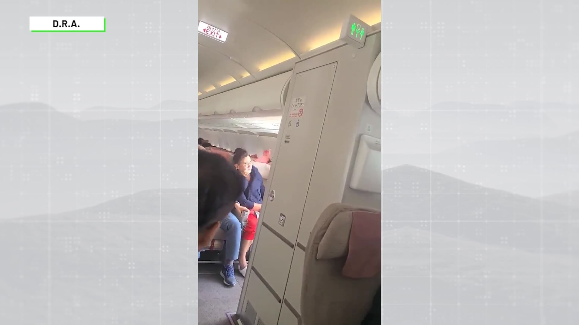 Pasajero abrió puerta de un avión en pleno vuelo